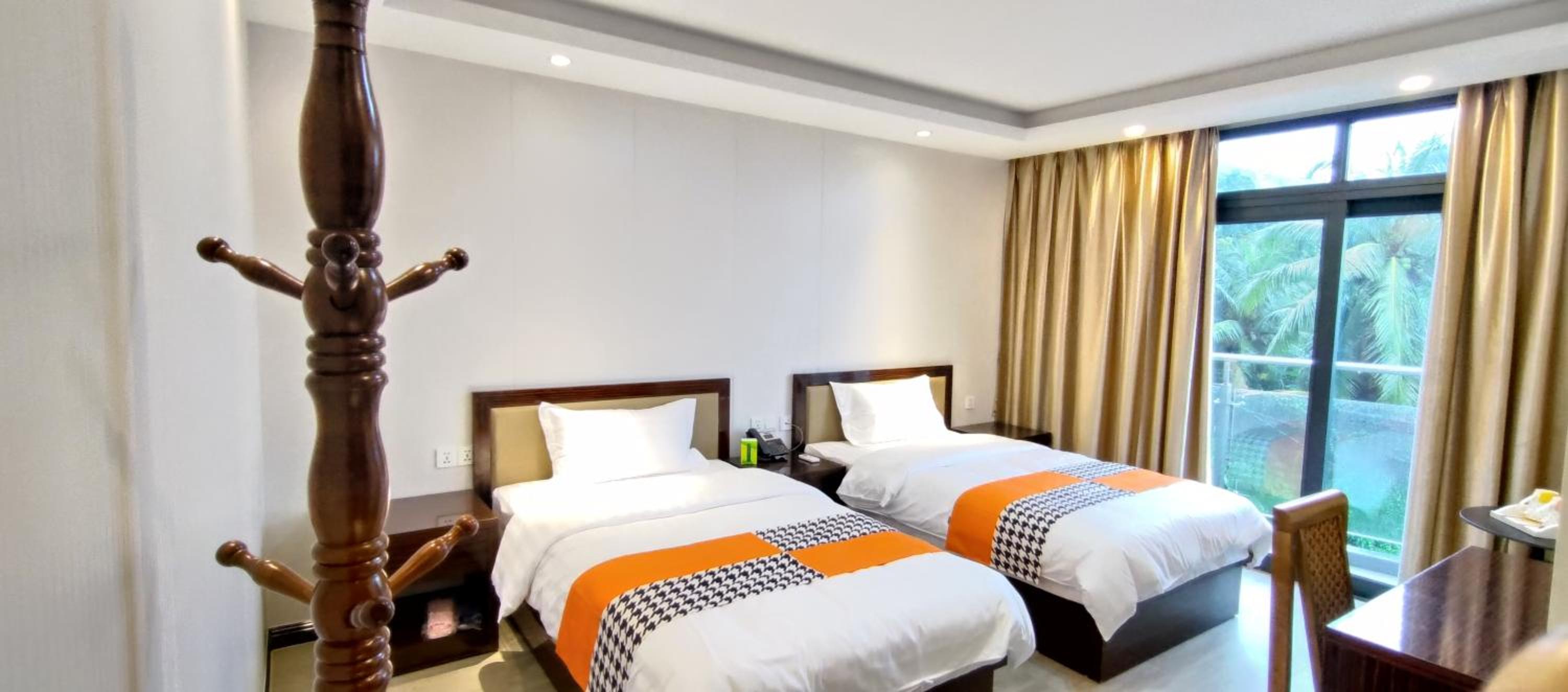 Twin Room with Balcony - Photo 14
