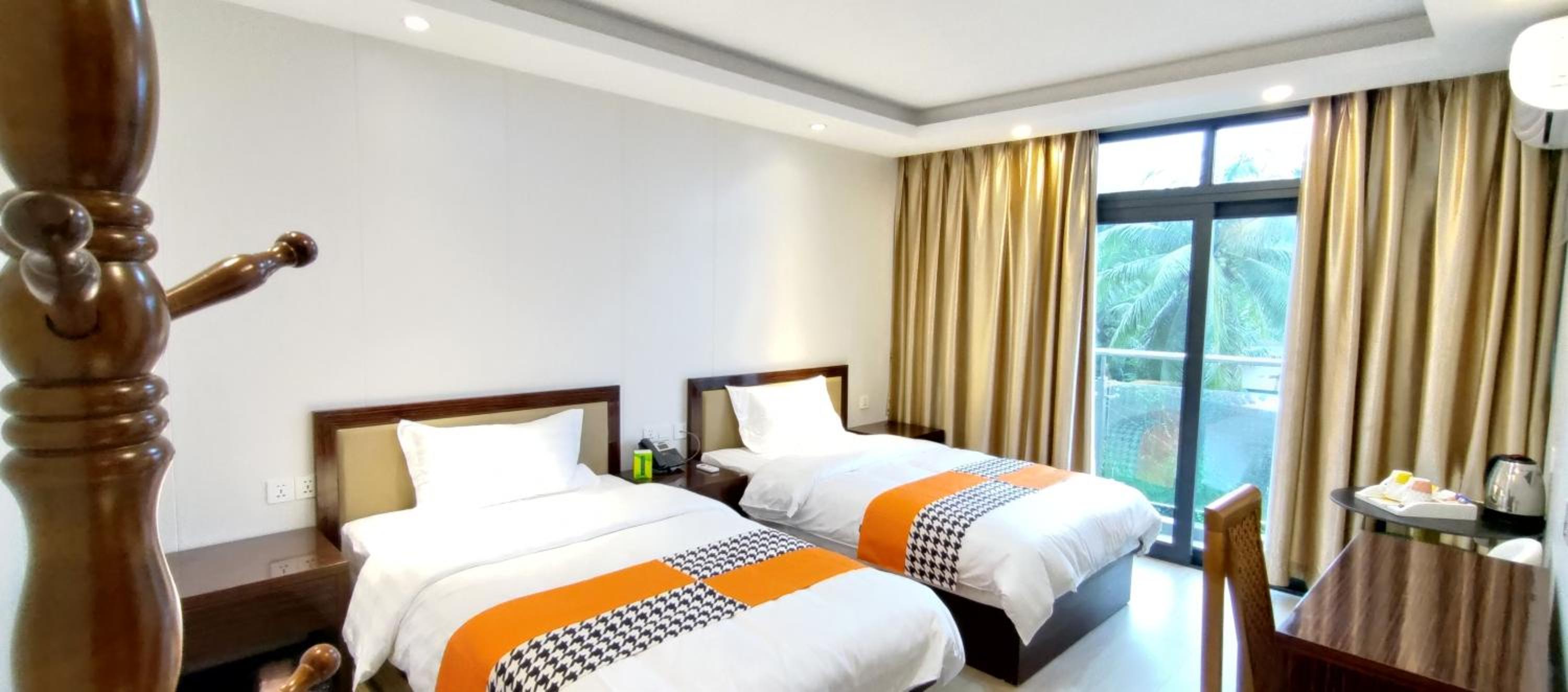 Twin Room with Balcony - Photo 5