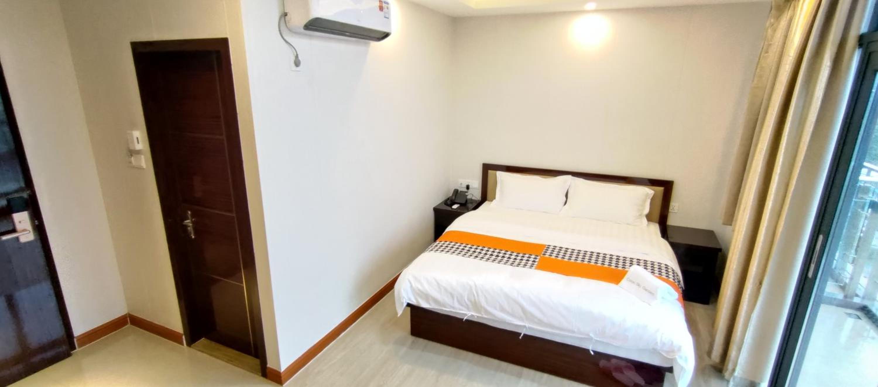 Deluxe Double Room with Balcony - Photo 23