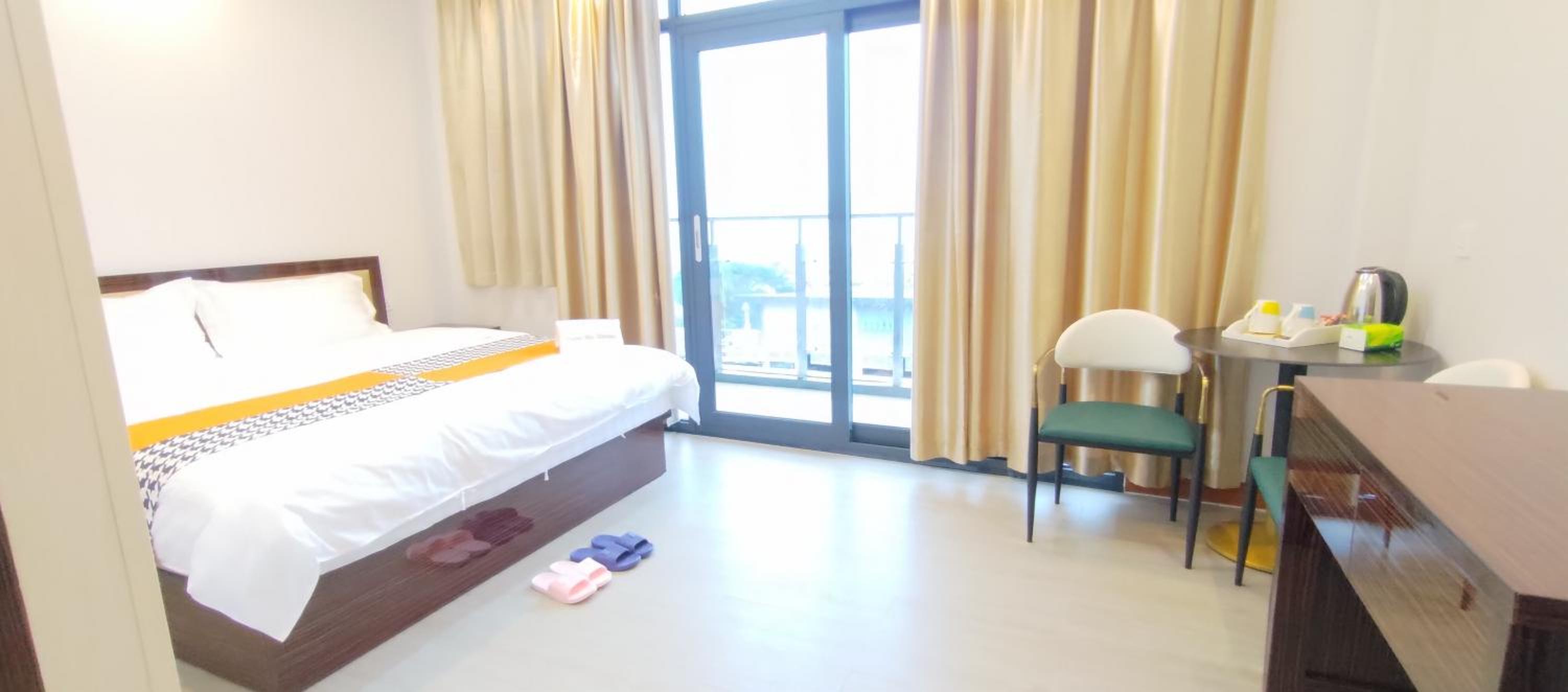 Deluxe Double Room with Balcony - Photo 20
