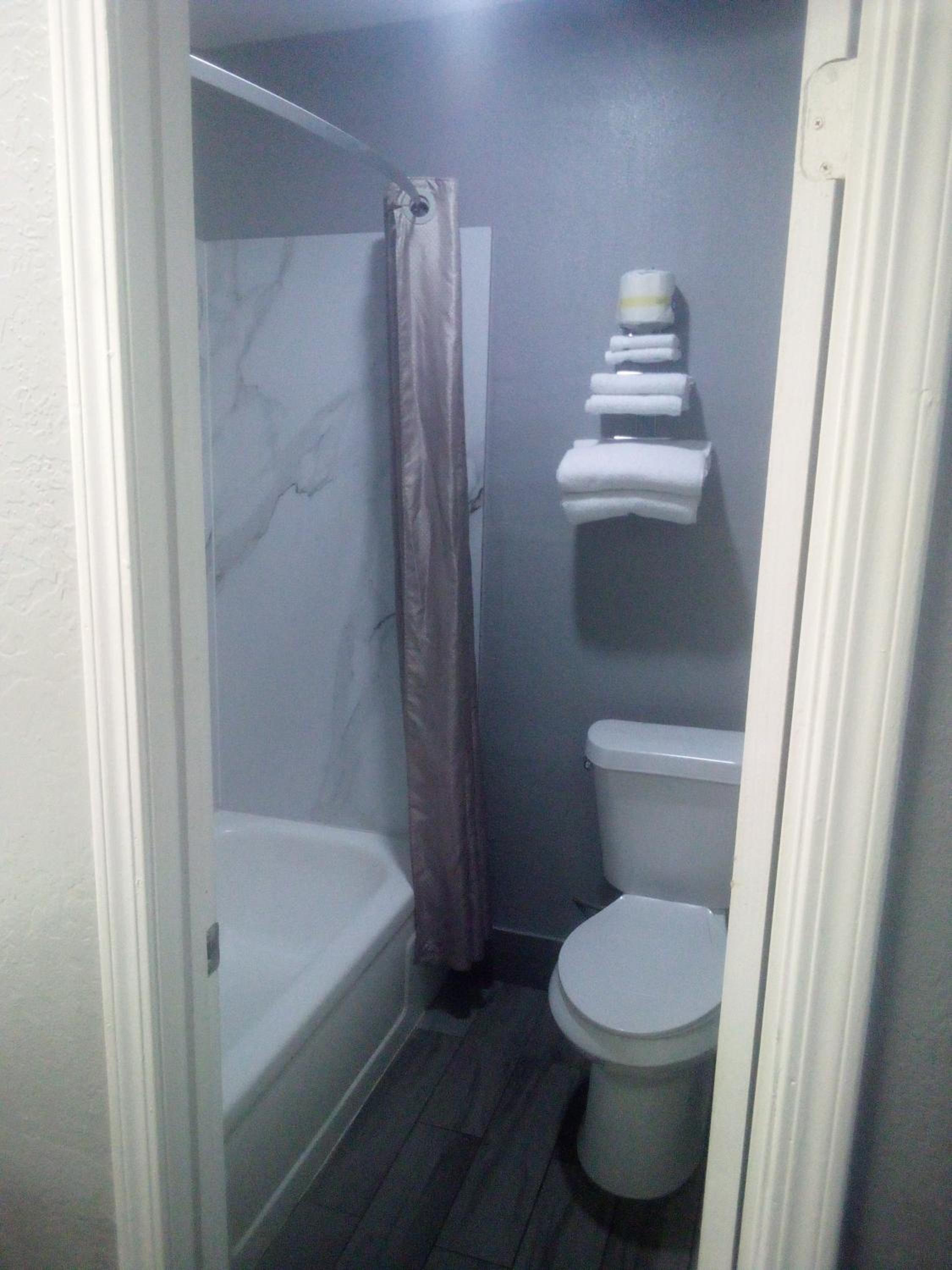 Double Room - Photo 6