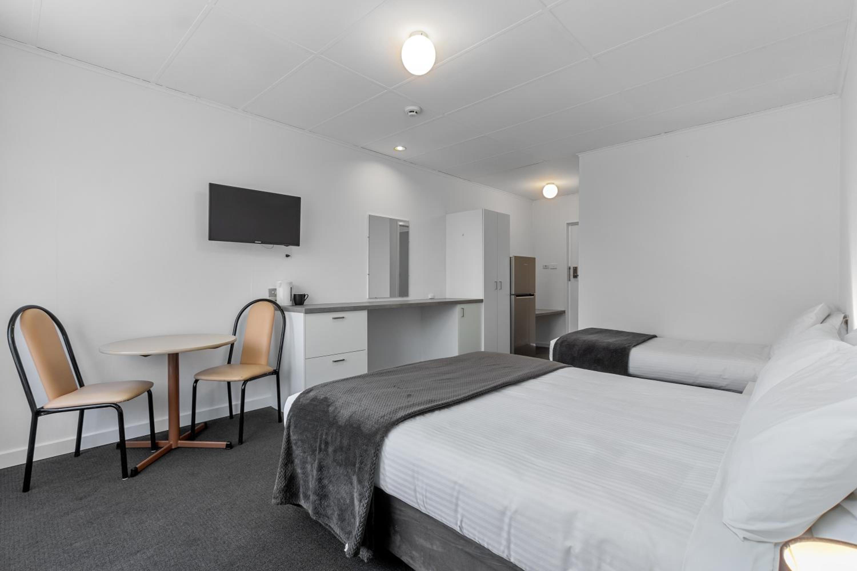 Standard Double Room with Free Wifi and Parking - Photo 2