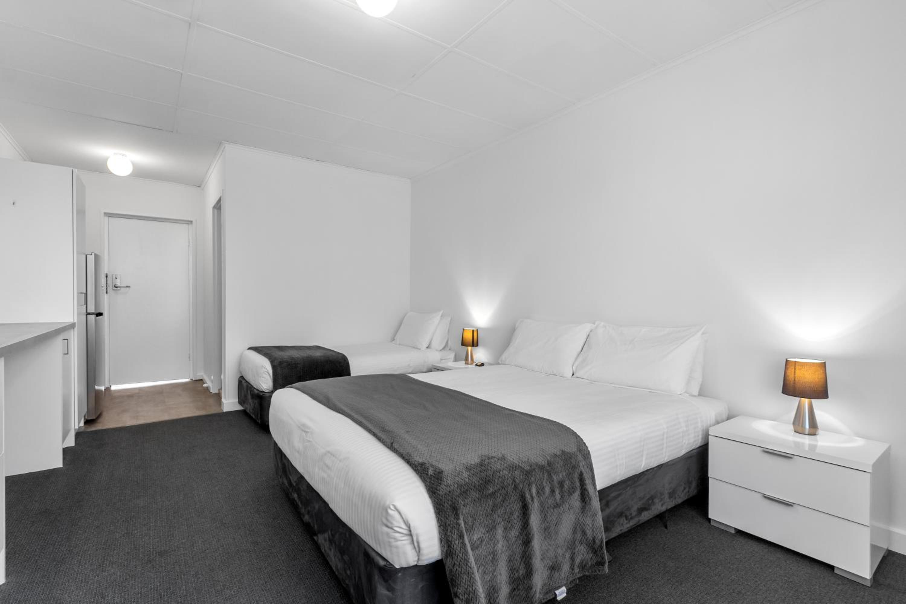 Standard Double Room with Free Wifi and Parking - Photo 3