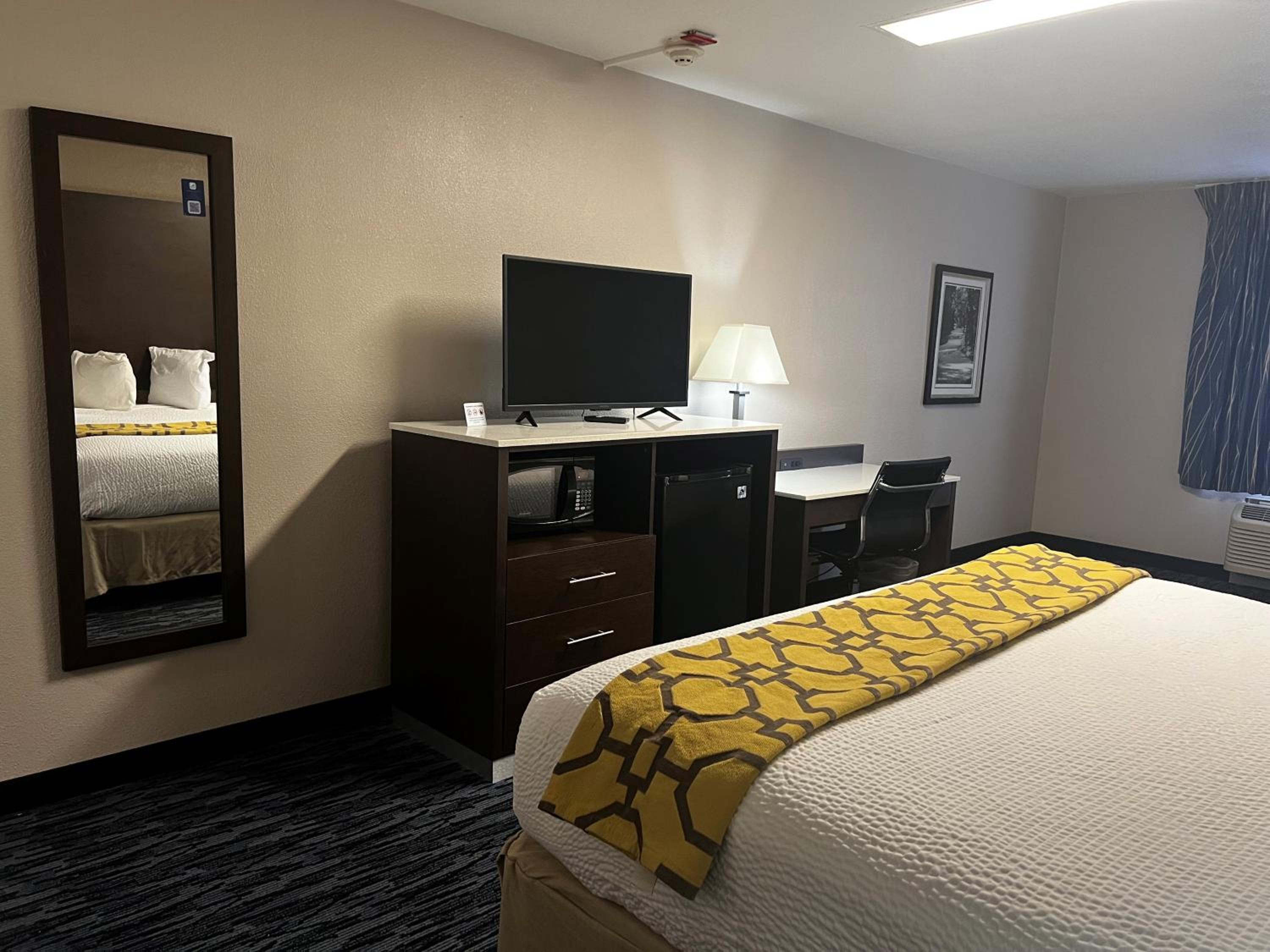 King Room - Non-Smoking - Photo 3