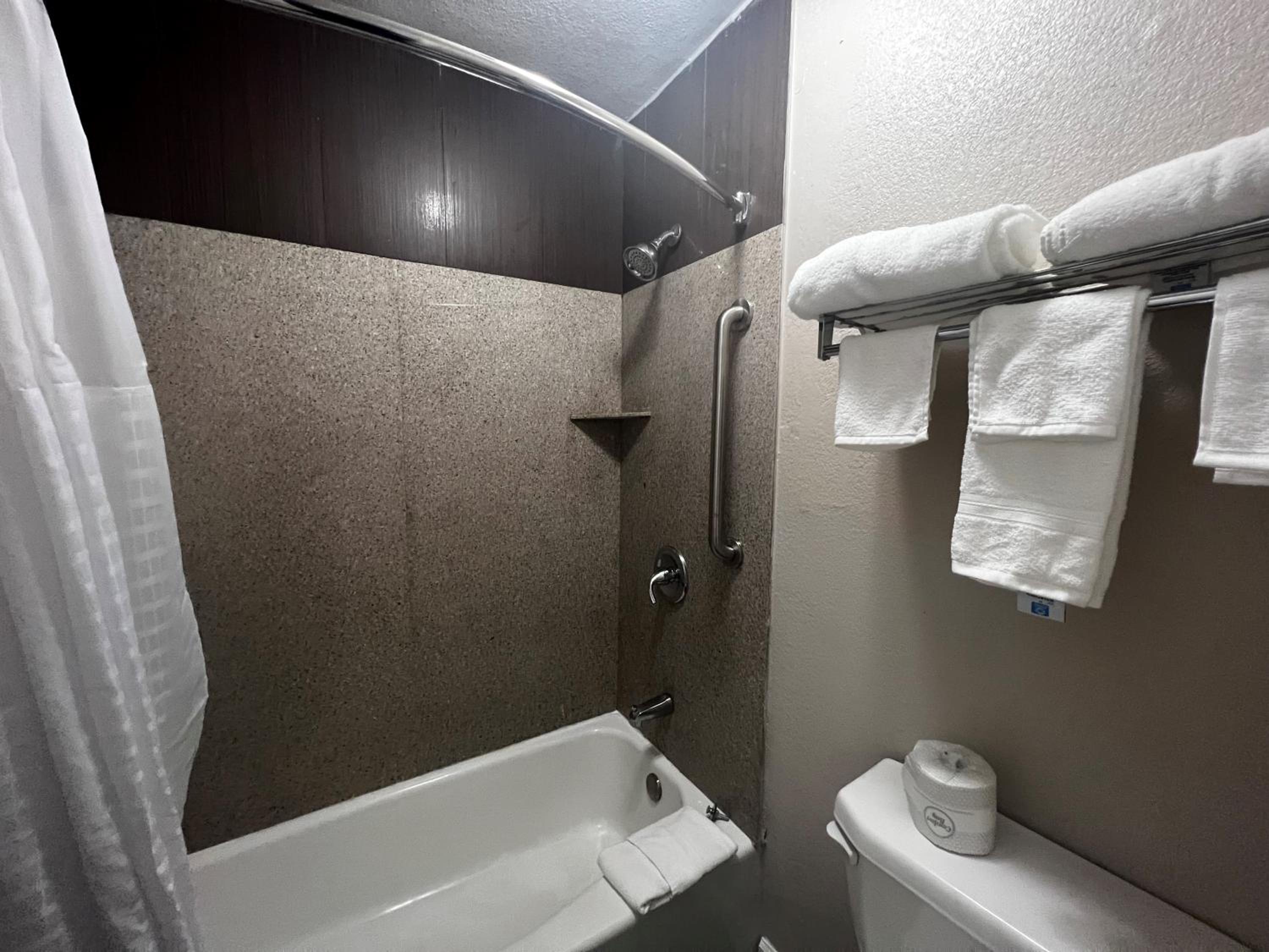 Double Room with Two Double Beds - Non-Smoking - Photo 7