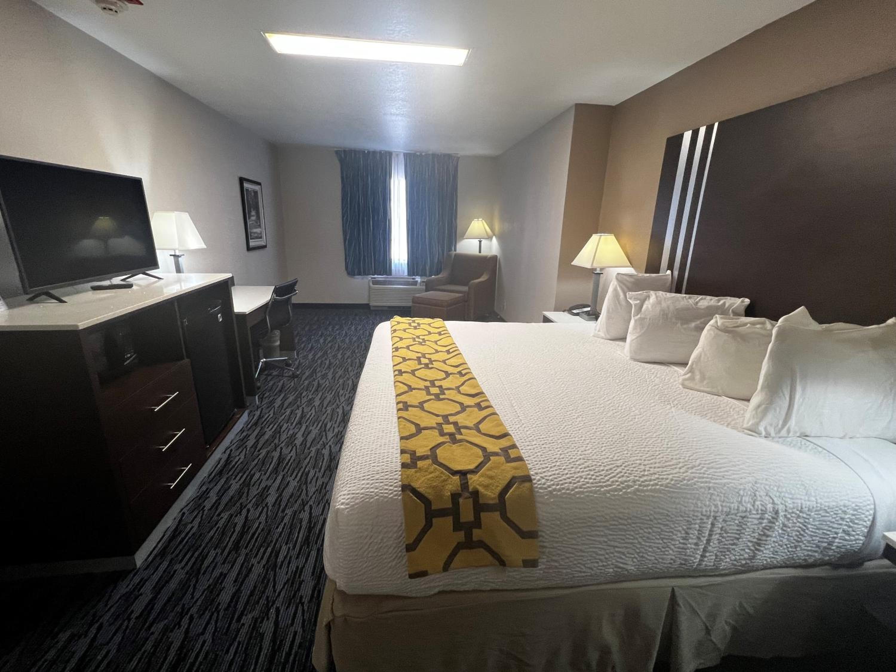 King Room - Non-Smoking - Photo 8