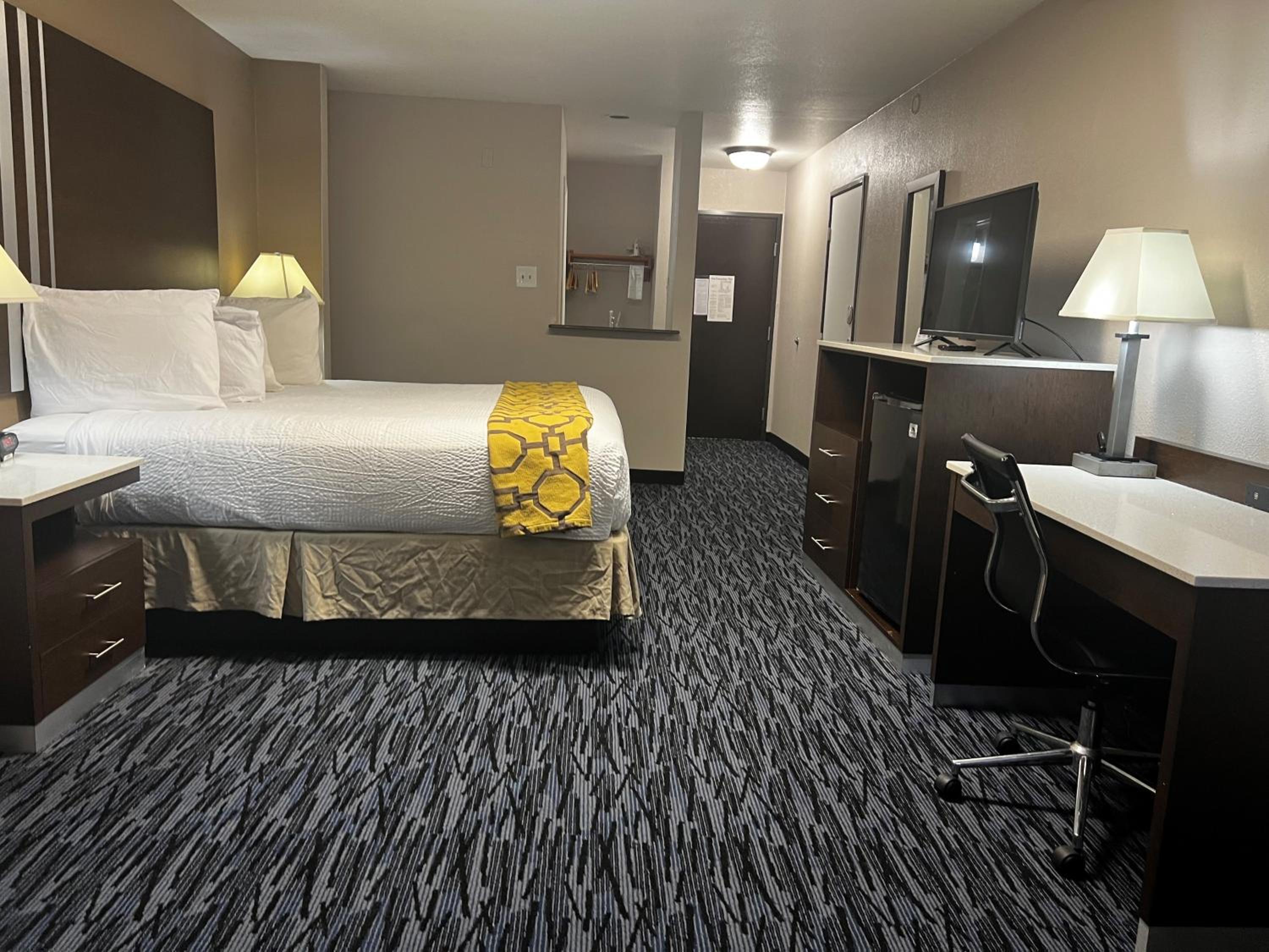 Deluxe King Room - Non-Smoking - Photo 7