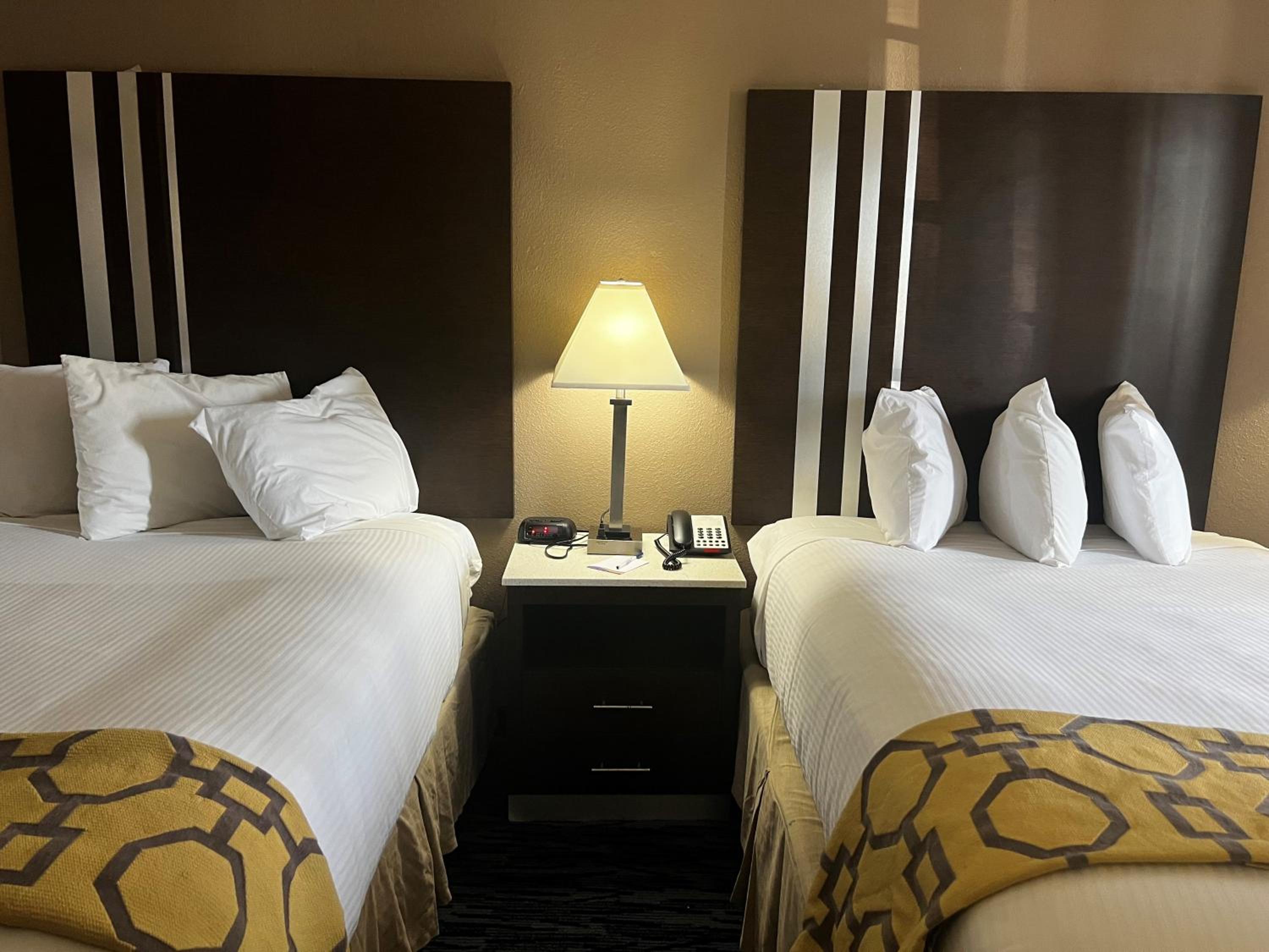 Double Room with Two Double Beds - Non-Smoking - Photo 3