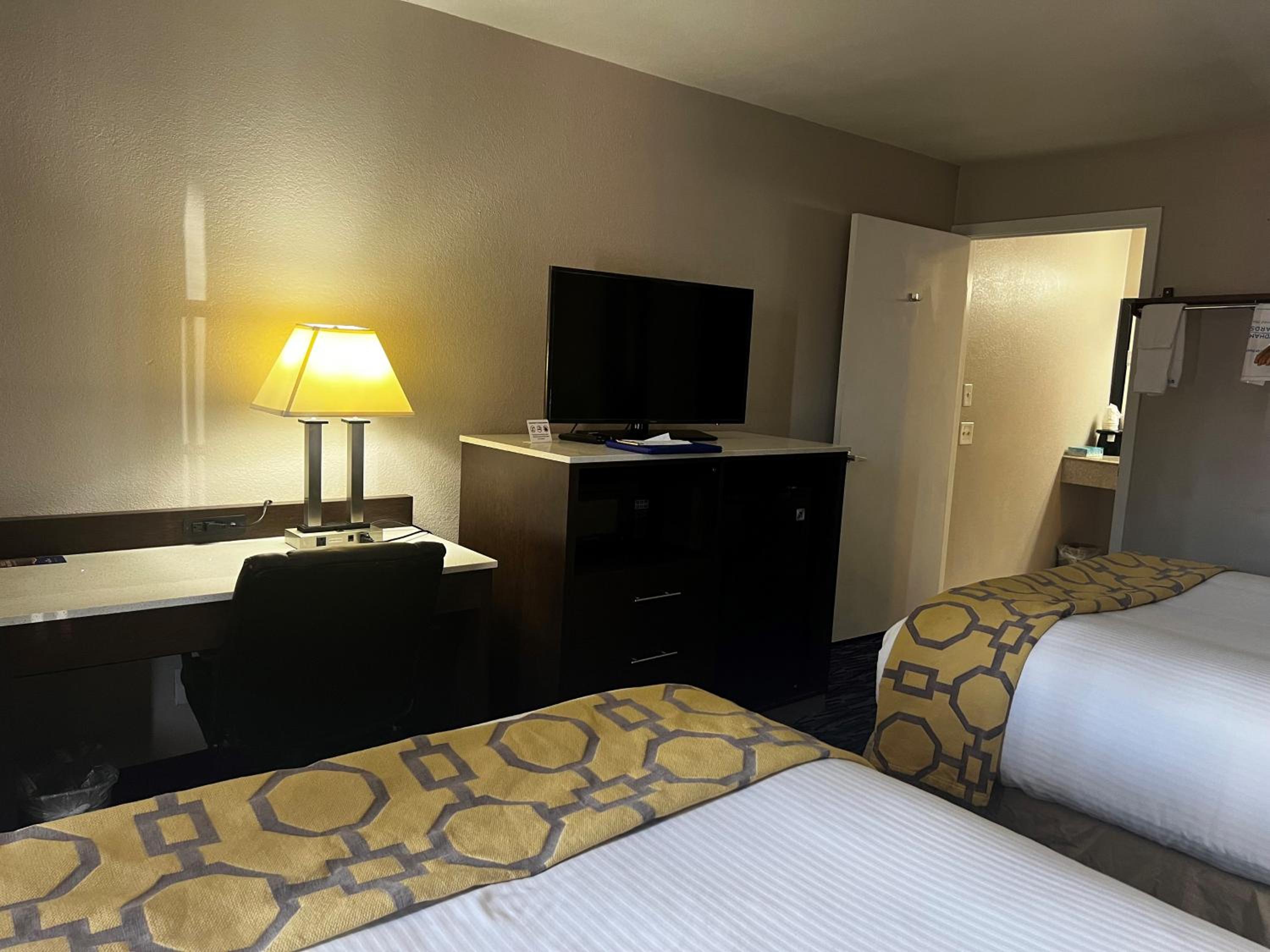 Double Room with Two Double Beds - Non-Smoking - Photo 4