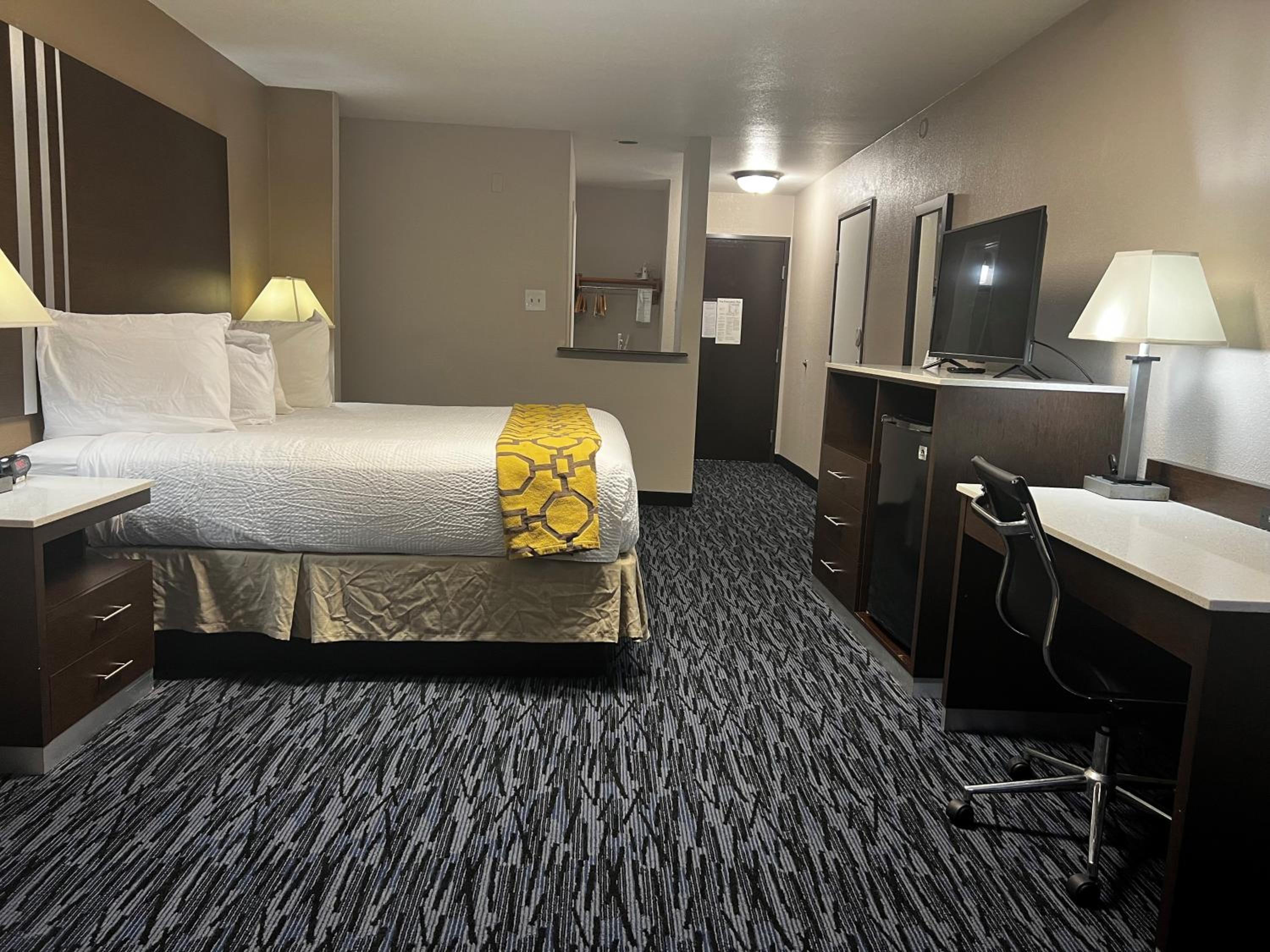 King Room - Non-Smoking - Photo 10