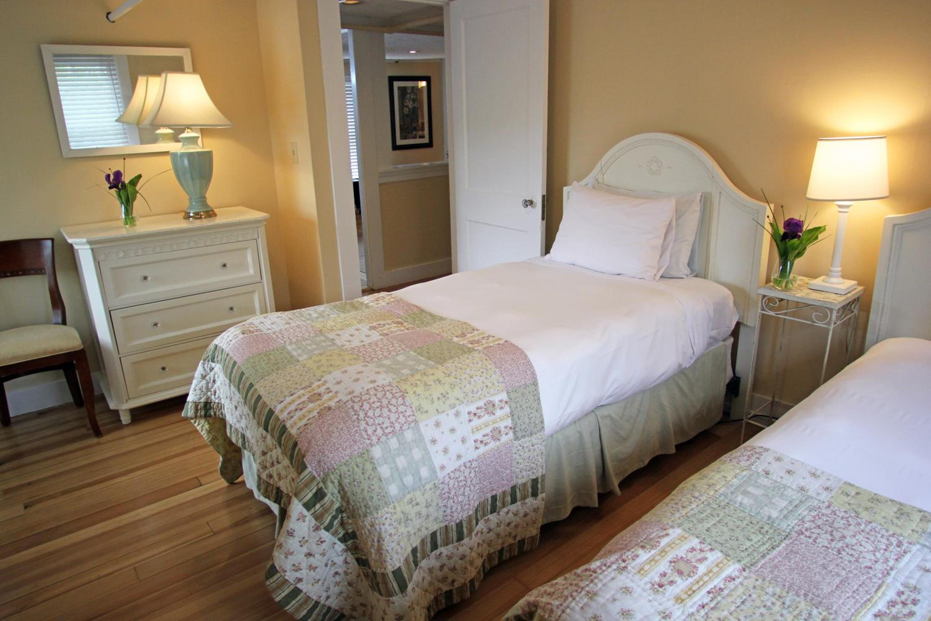 Two-Bedroom Suite - Photo 7