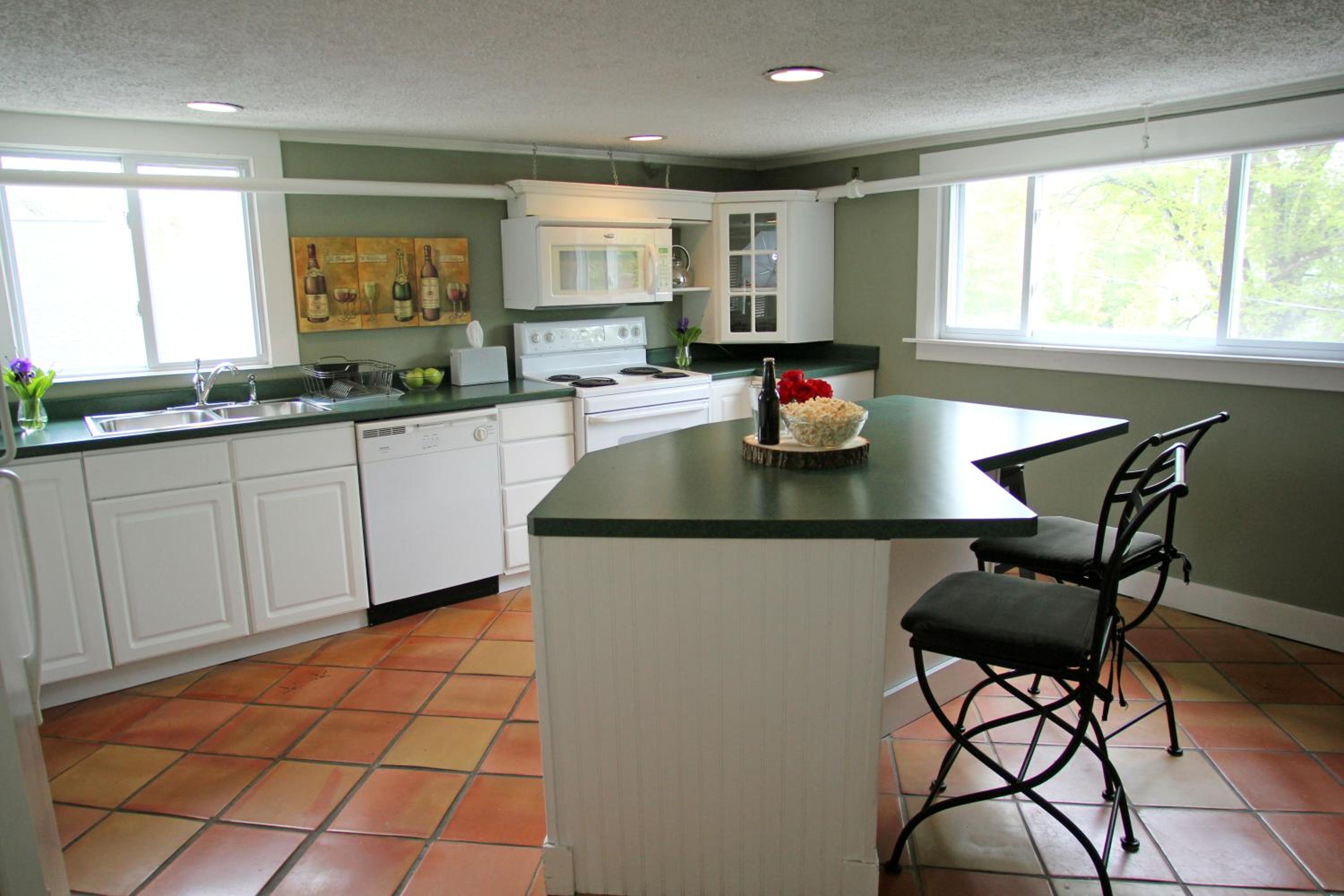 Suite - Photo 7