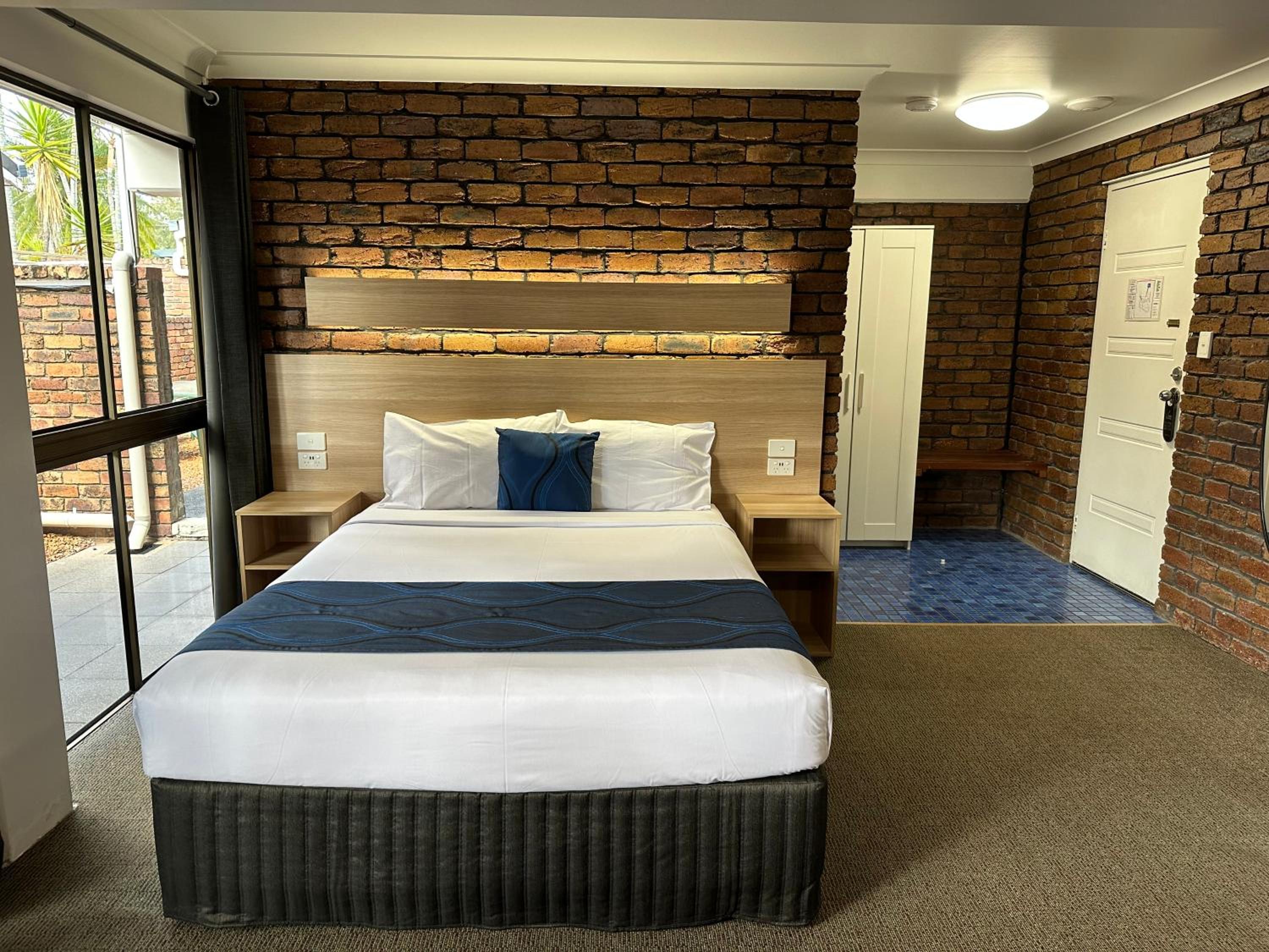 Standard Queen Room
