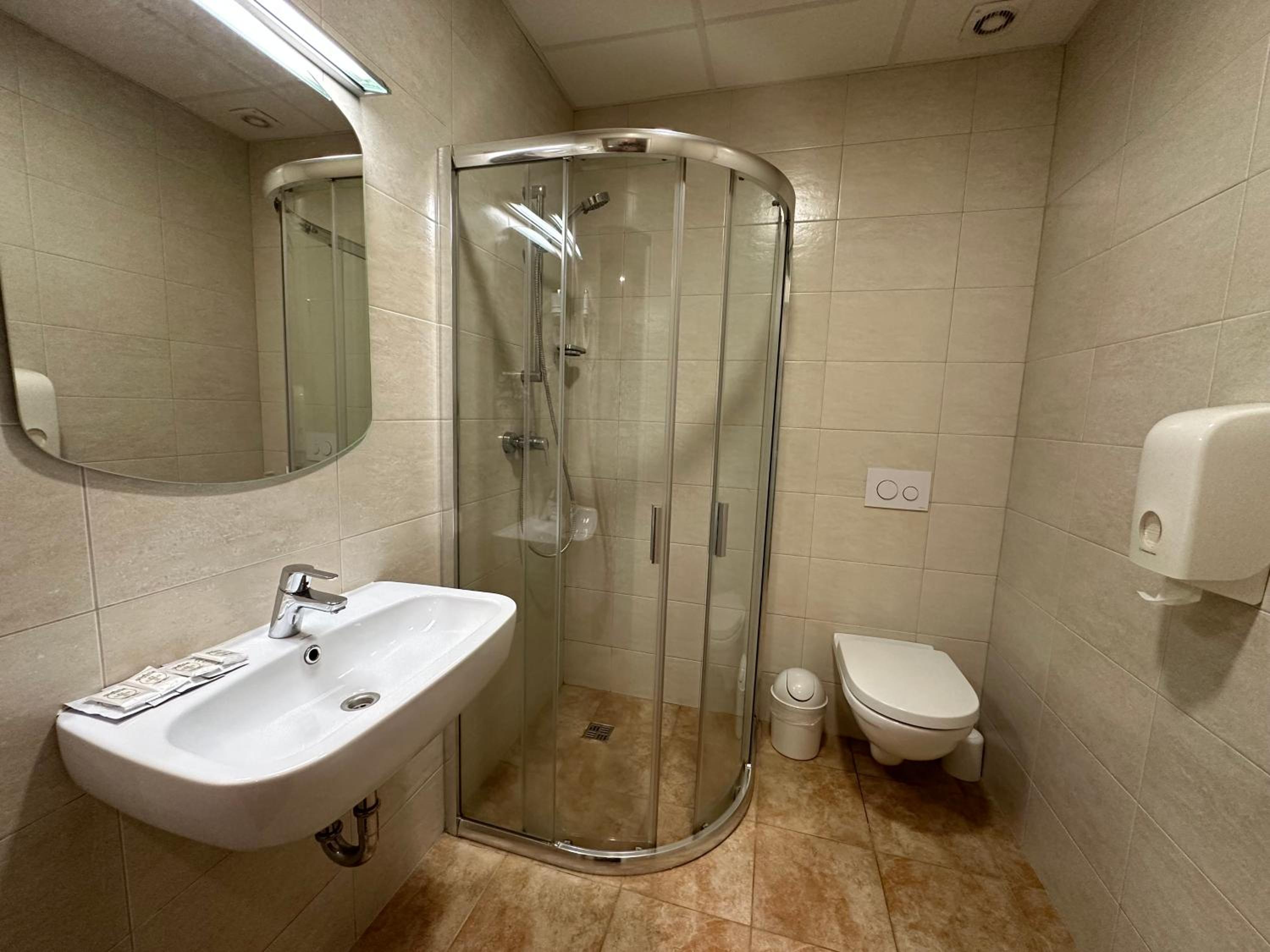 Standard Triple Room - Photo 3