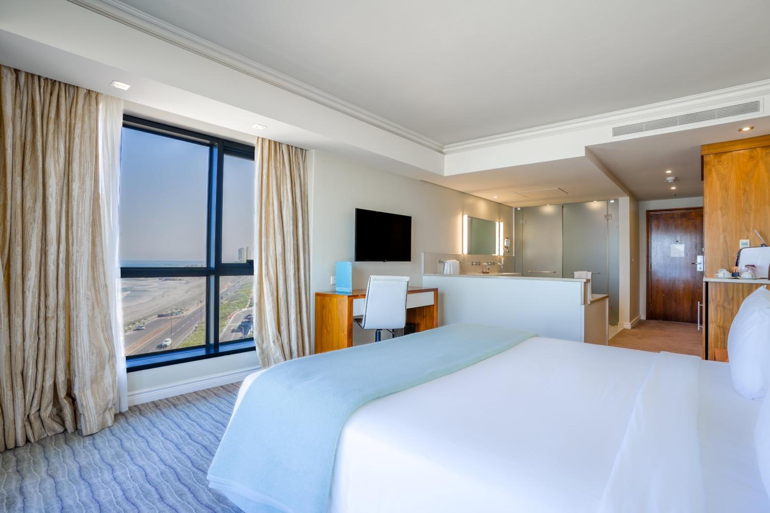 Sea Facing Table Mountain King Room - Photo 2