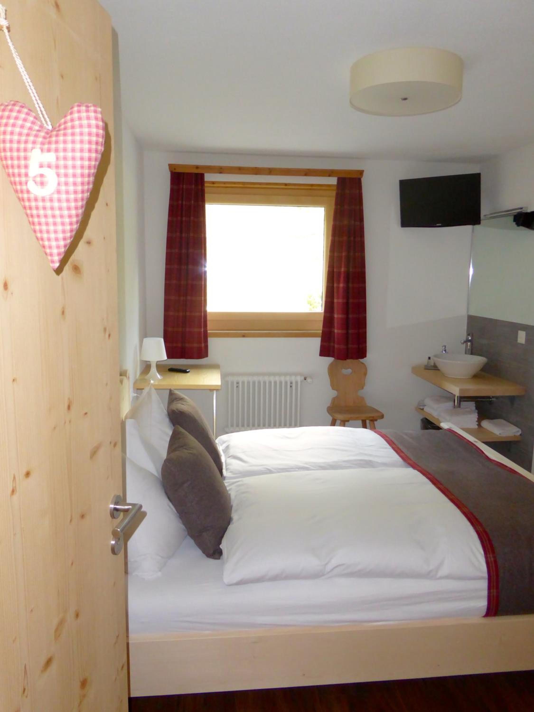 Double Room with Shared Bathroom photo 3