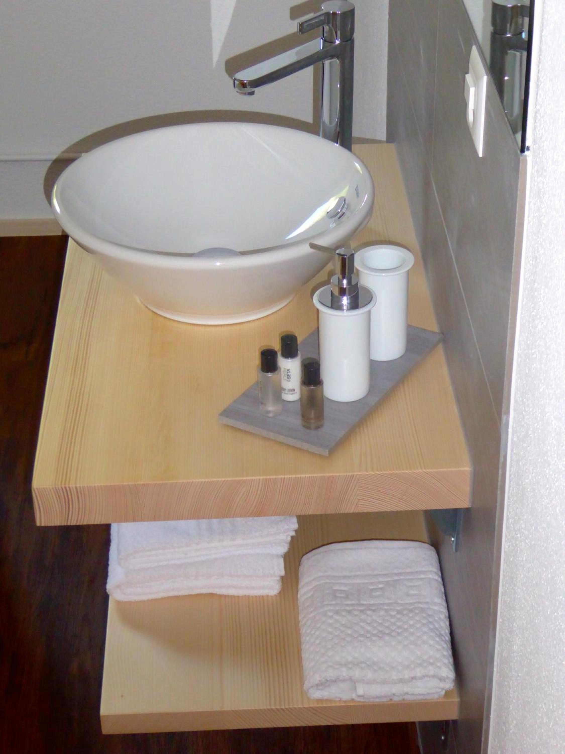 Double Room with Shared Bathroom photo 2