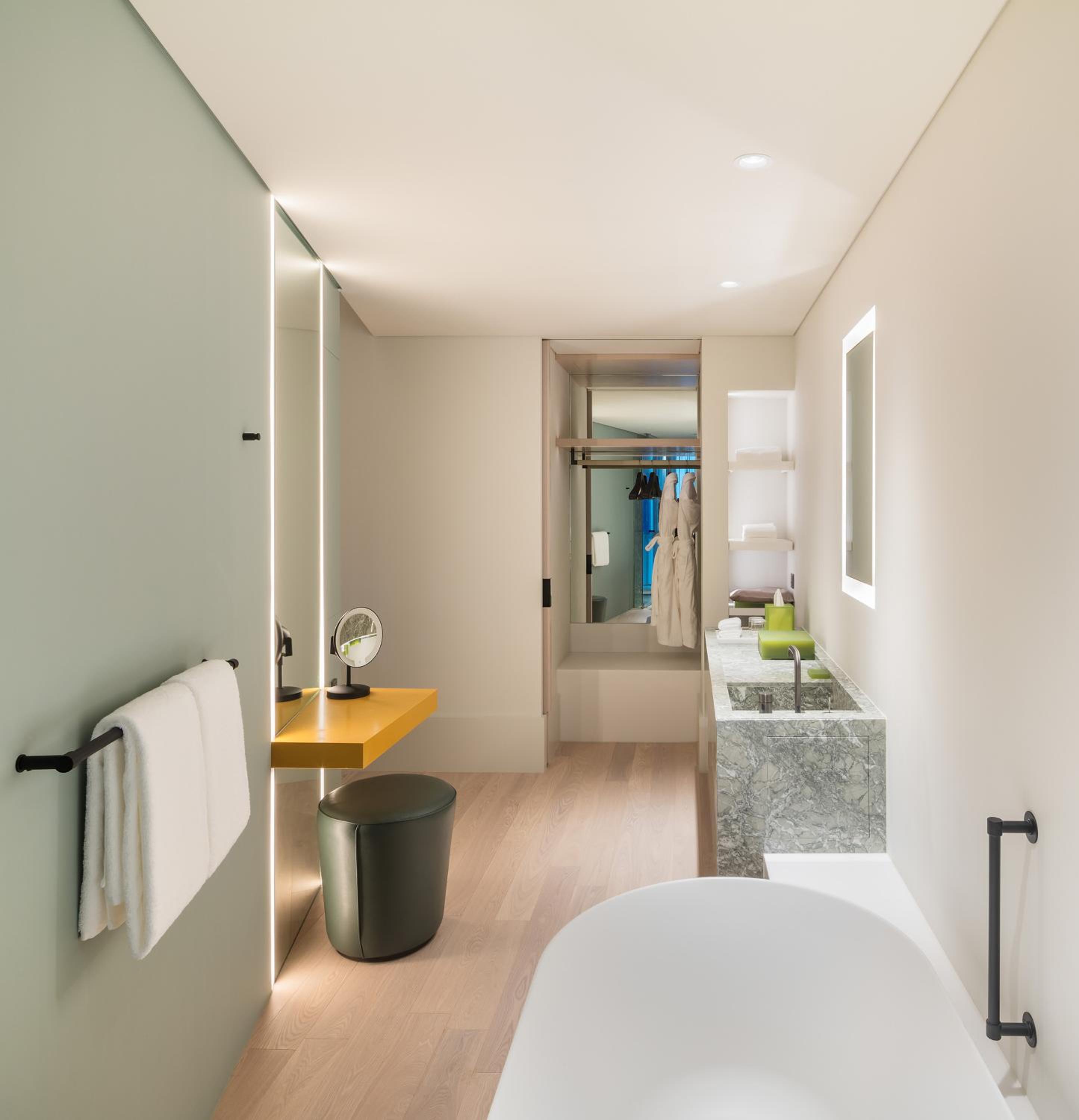 Premium King Room - Photo 2