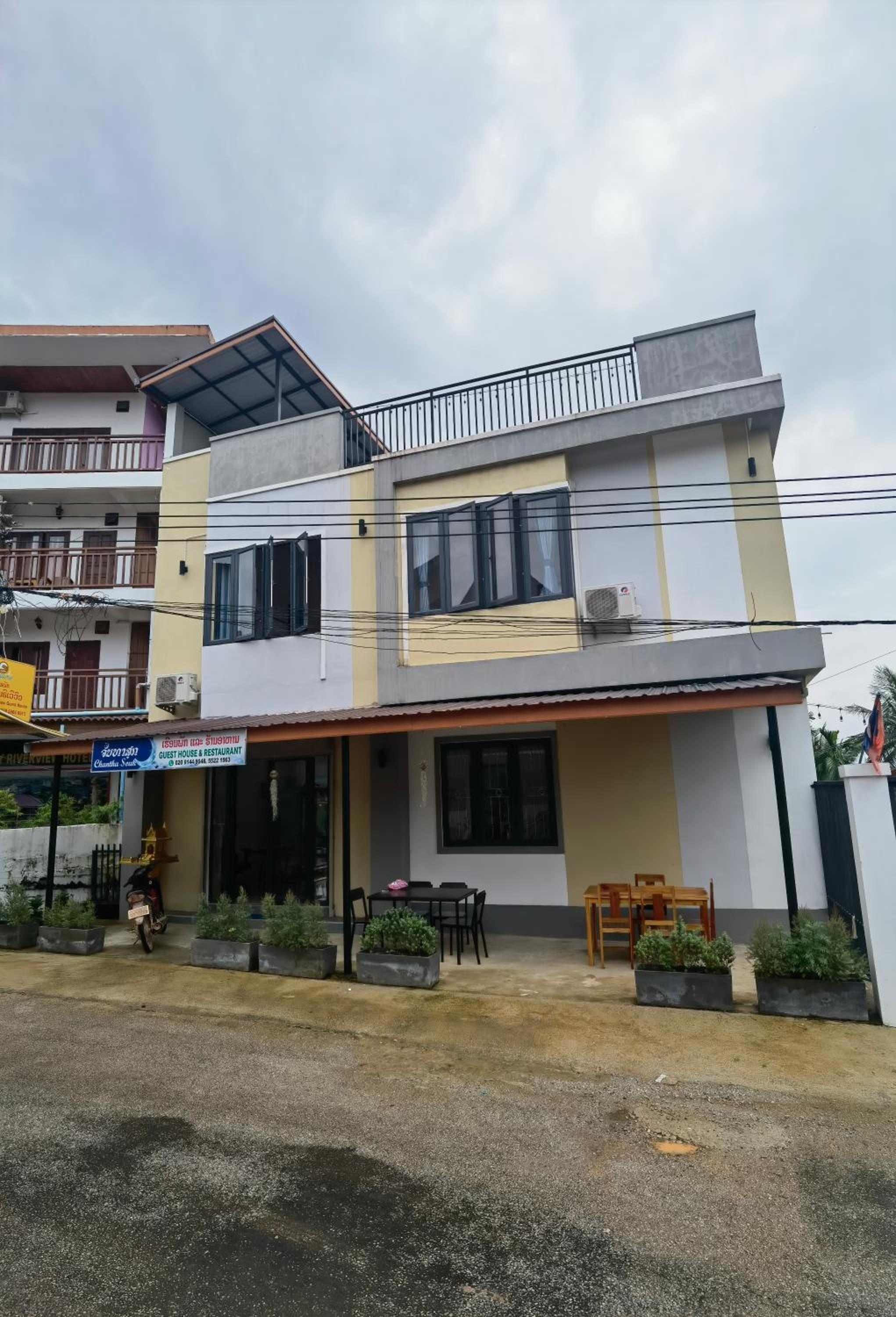 Three-Bedroom House photo 3