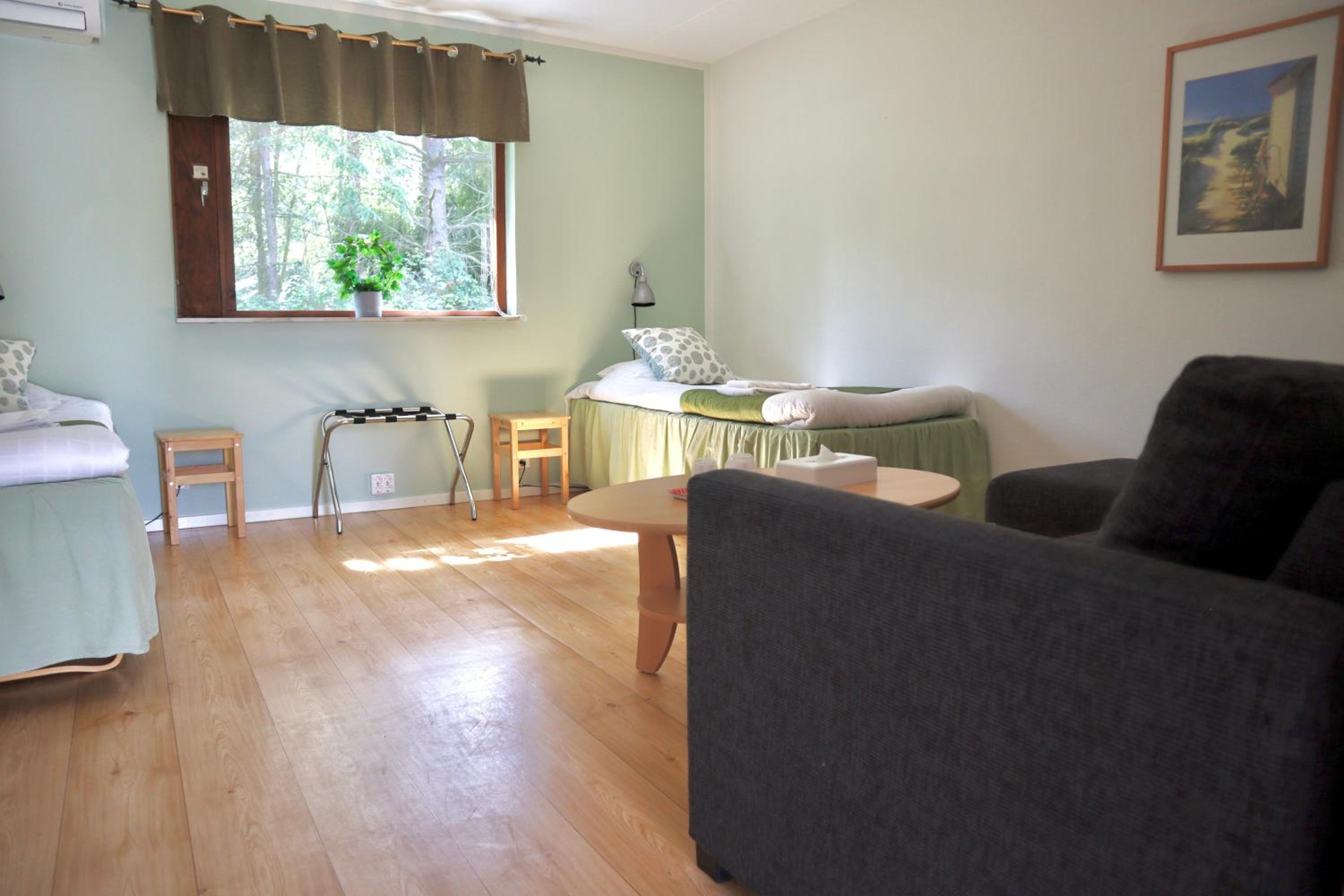Twin Room - Photo 2