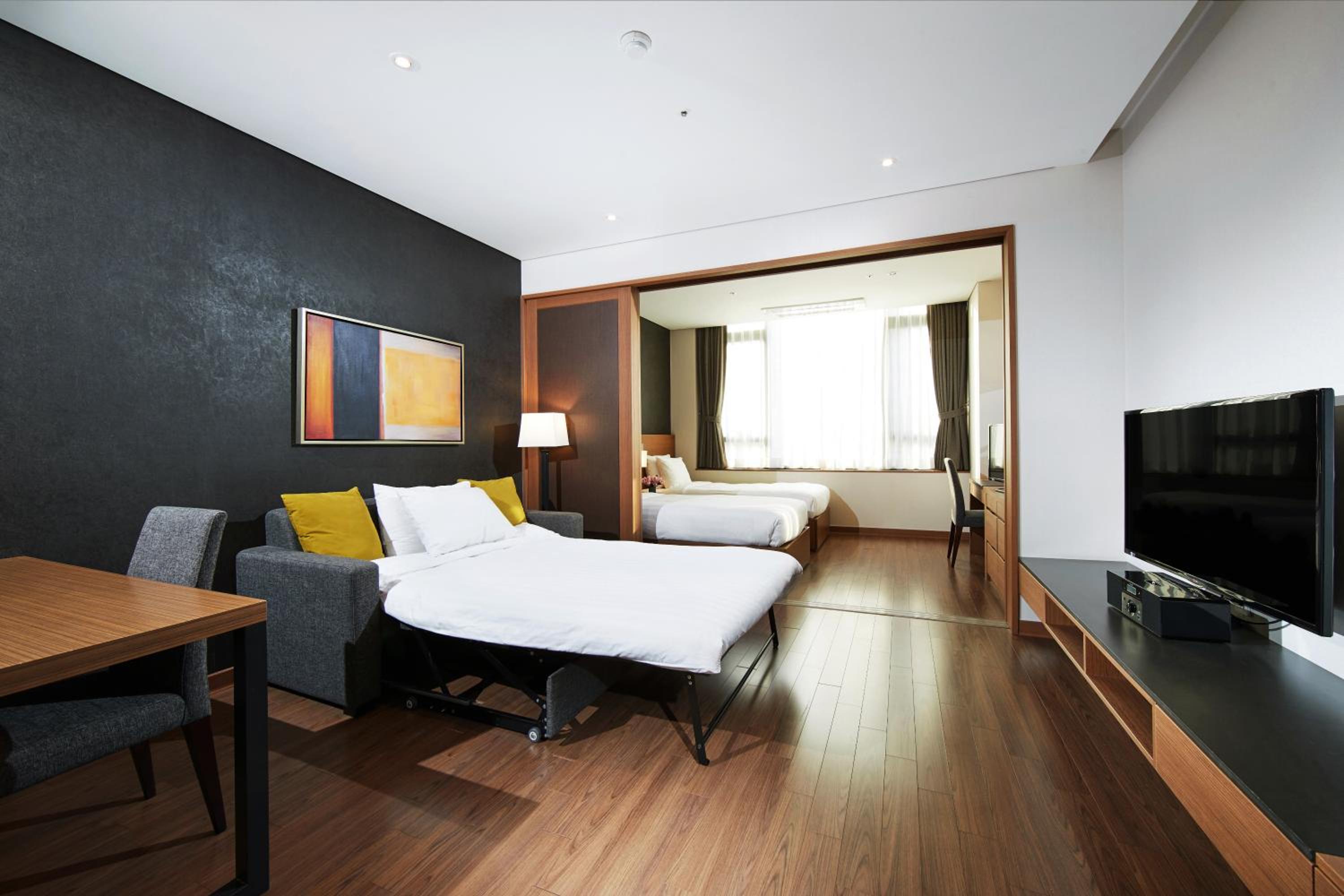 Premier Twin Room photo 2