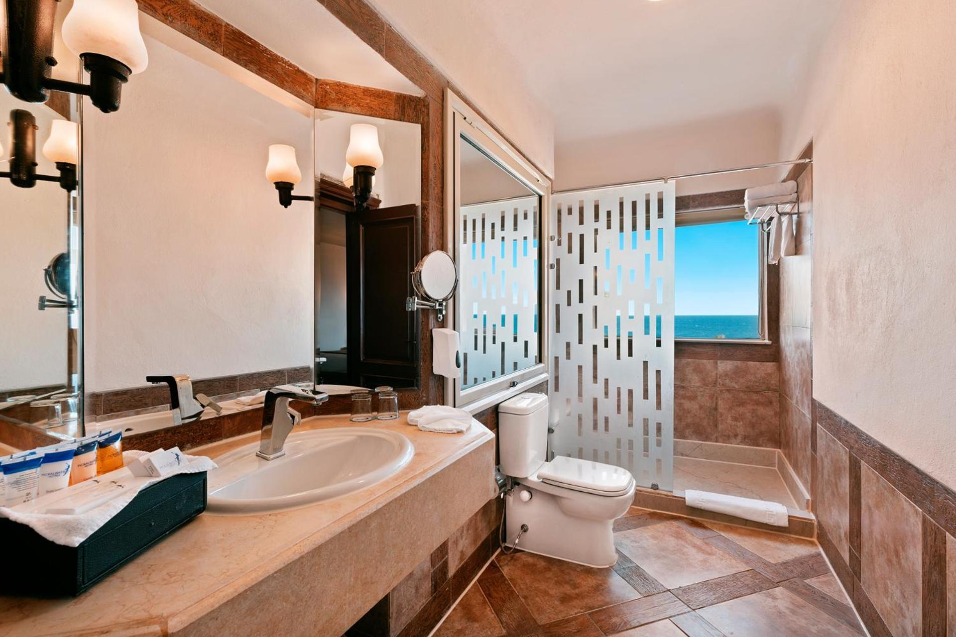 Family Room with Sea View photo 2