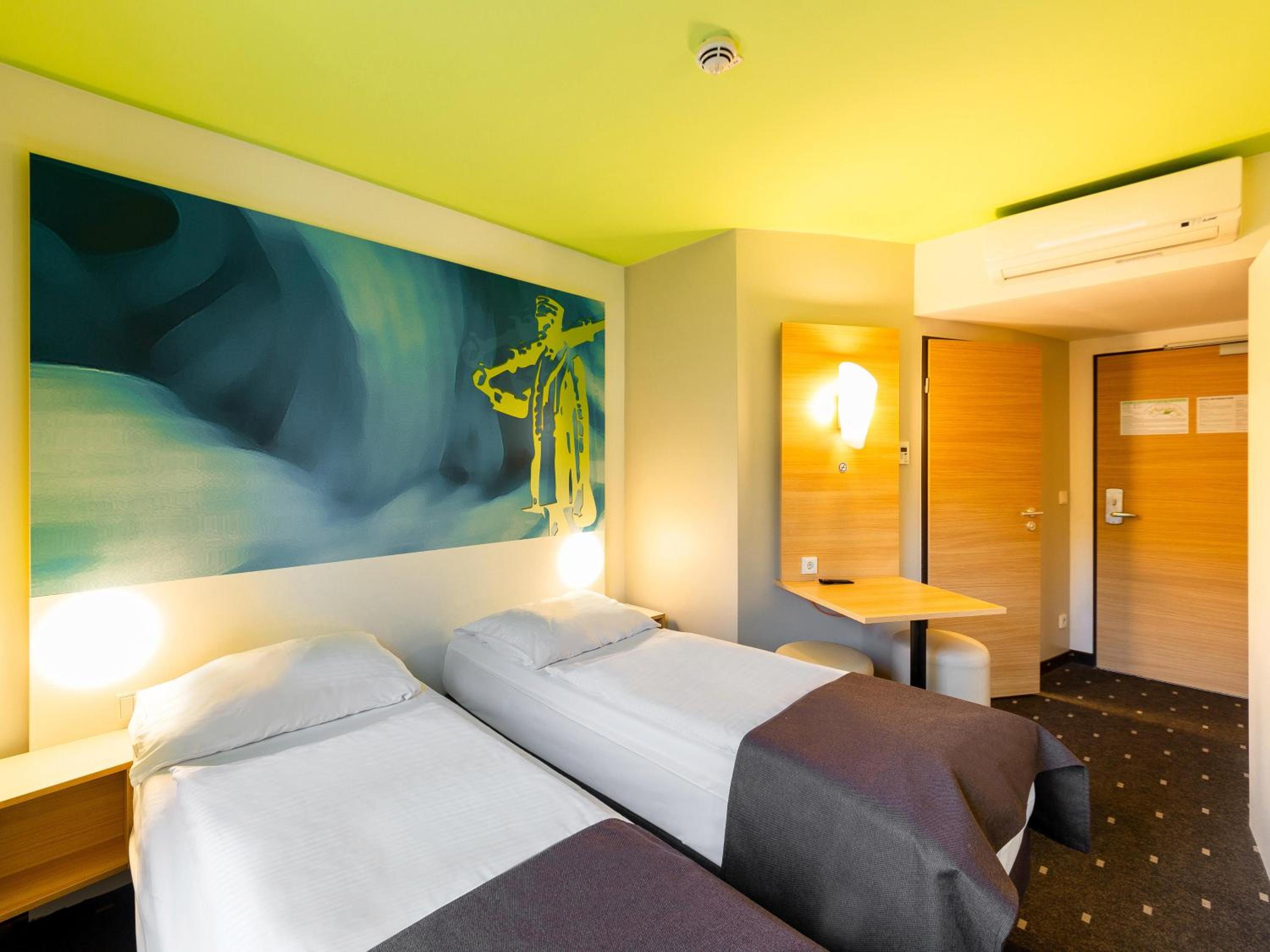 Twin Room - Photo 3