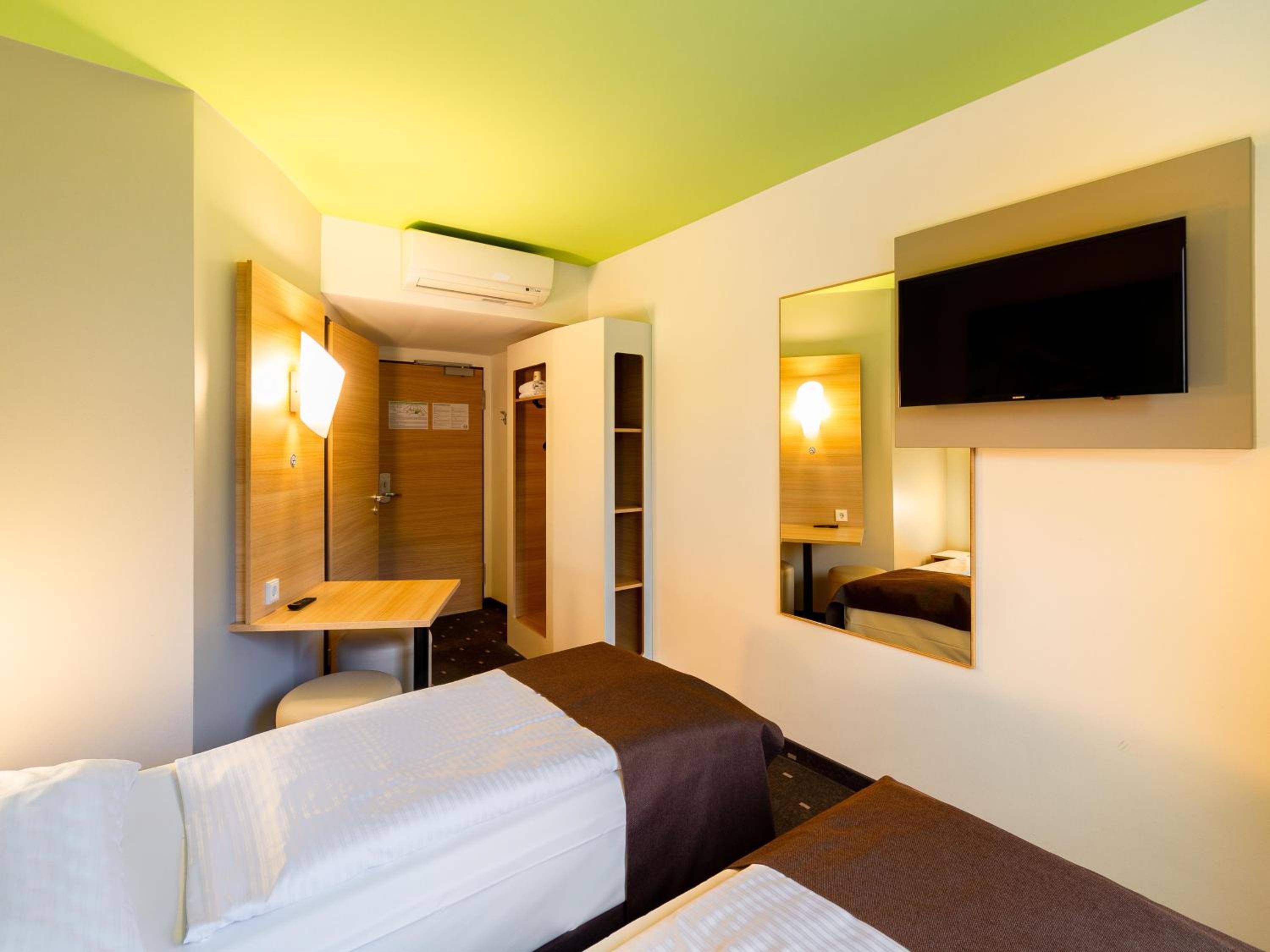 Twin Room - Photo 2