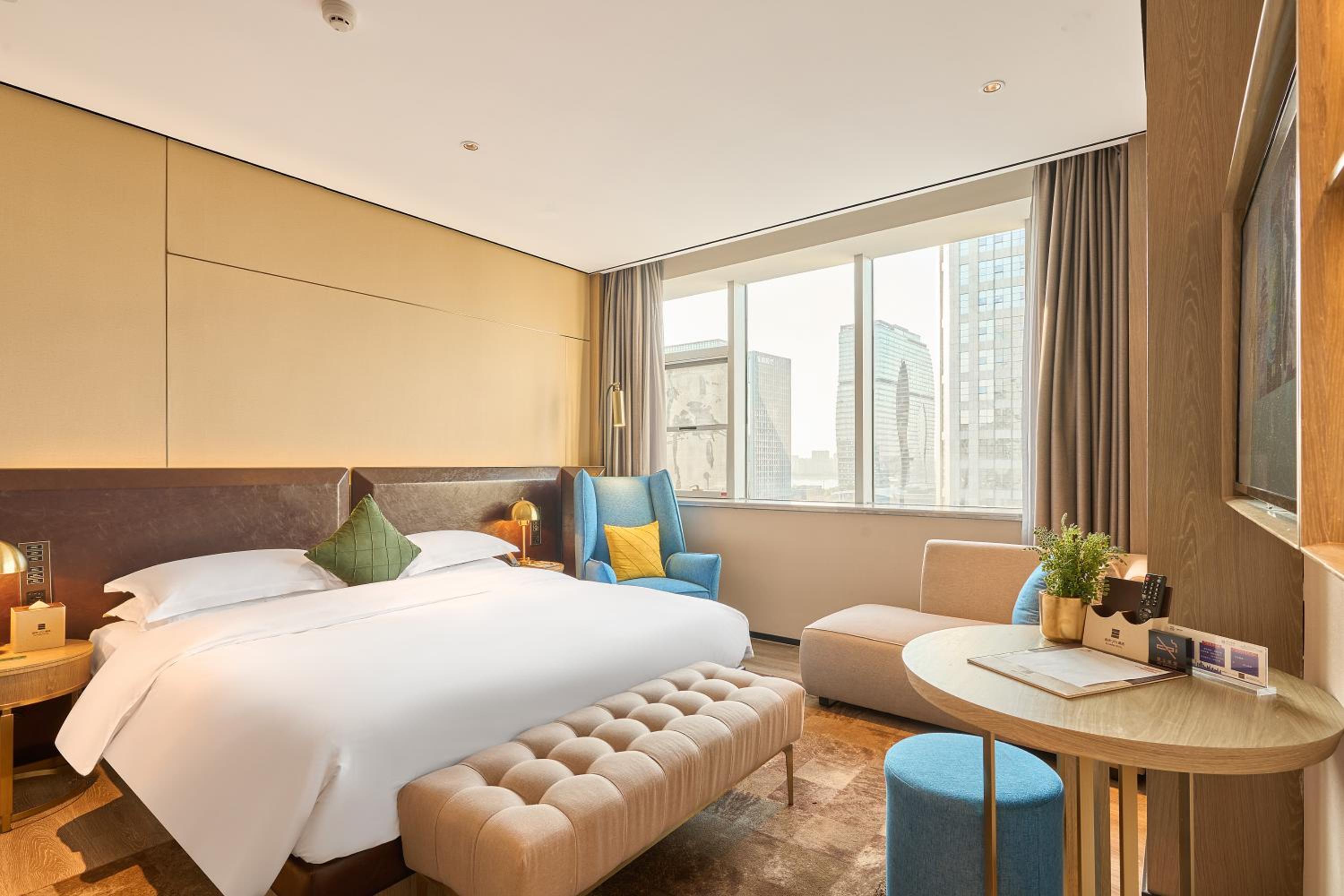 Deluxe Queen Room