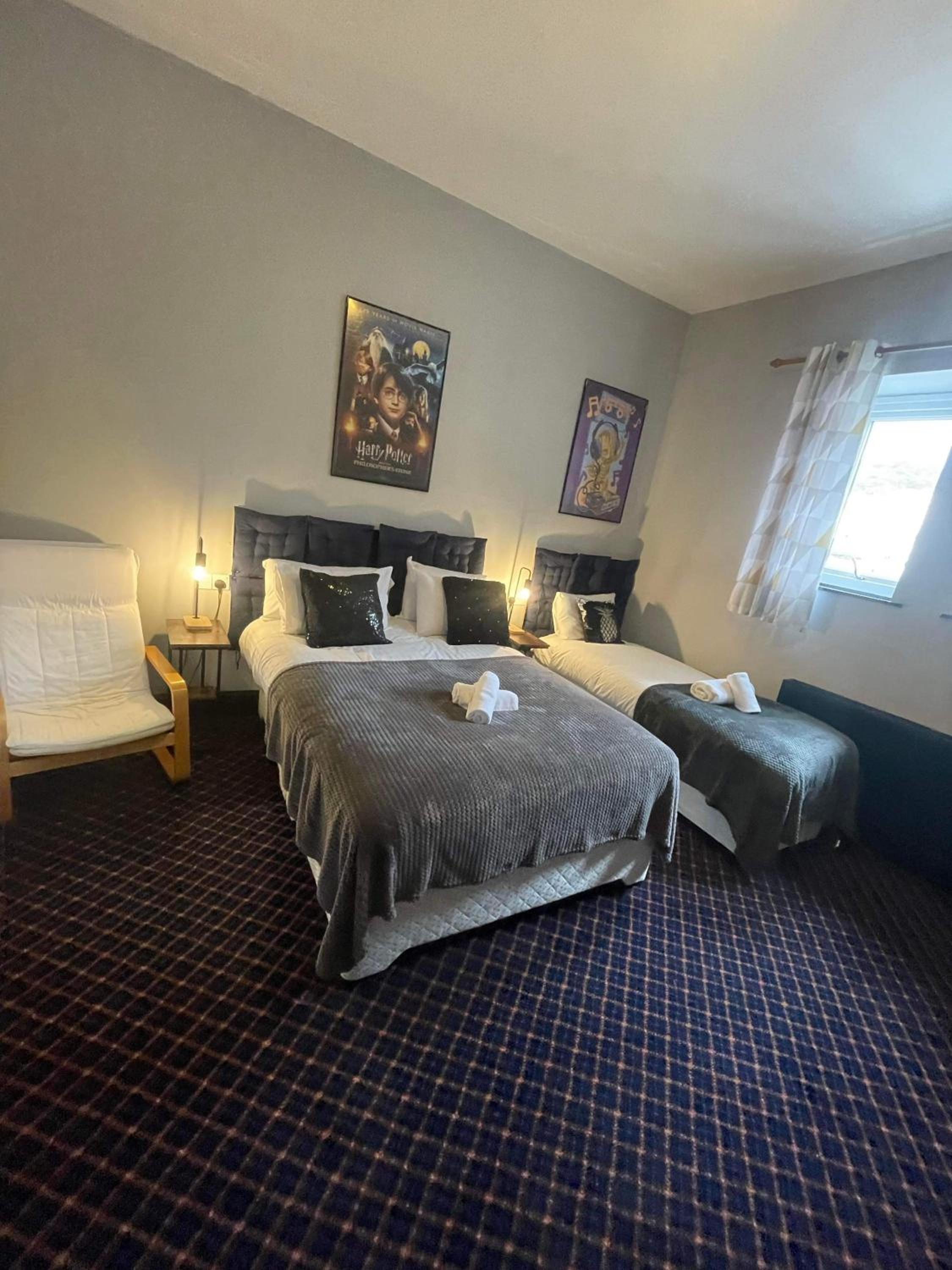 Deluxe Family Room photo 3
