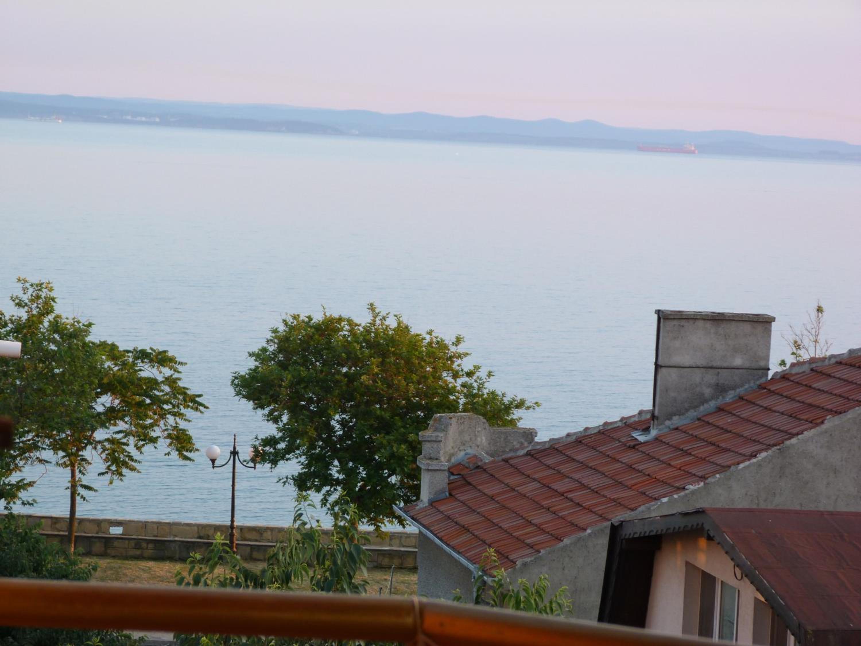 One-Bedroom Suite with Balcony and Sea View photo 3