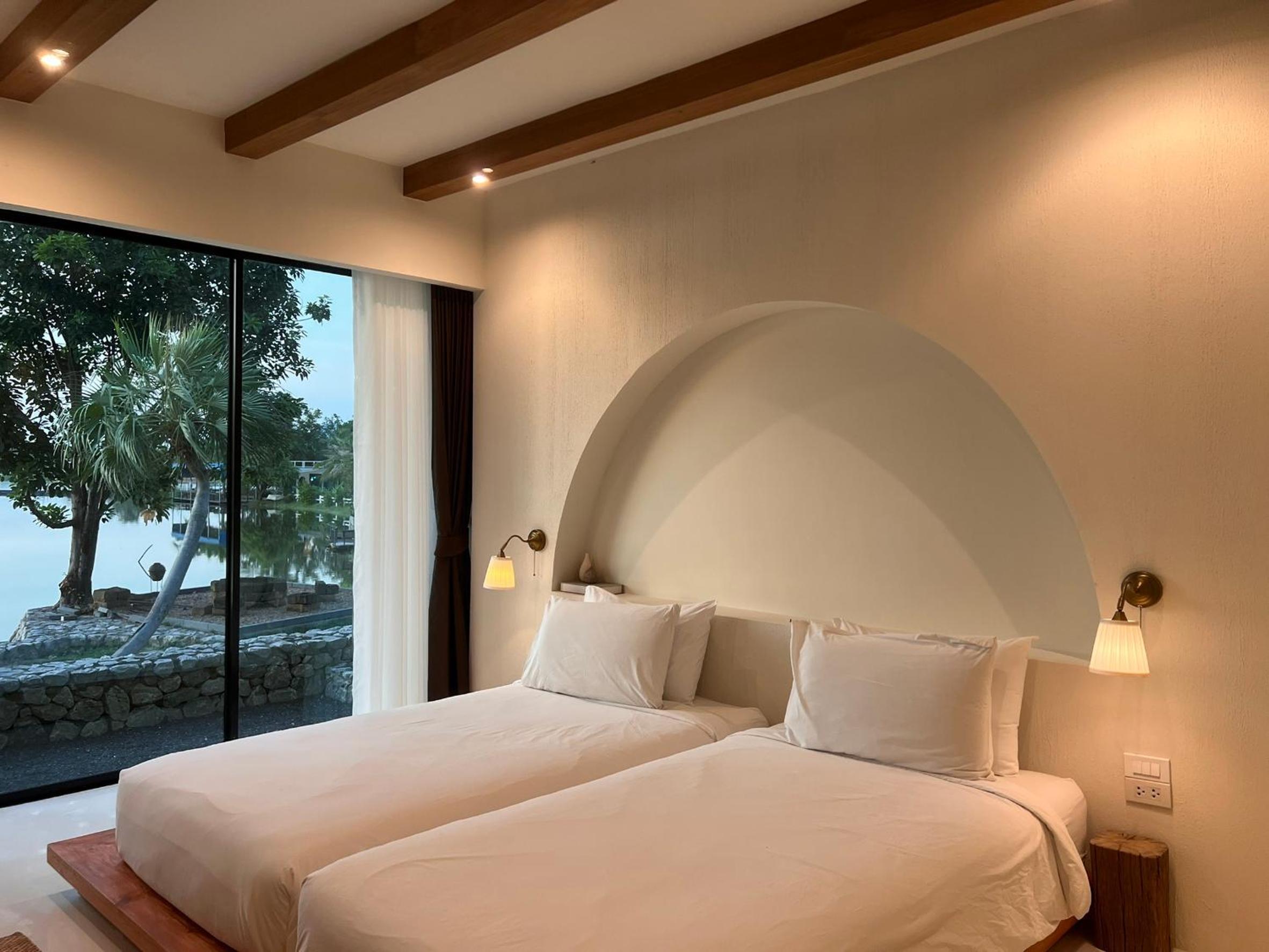 Twin Room with Lake View photo 3