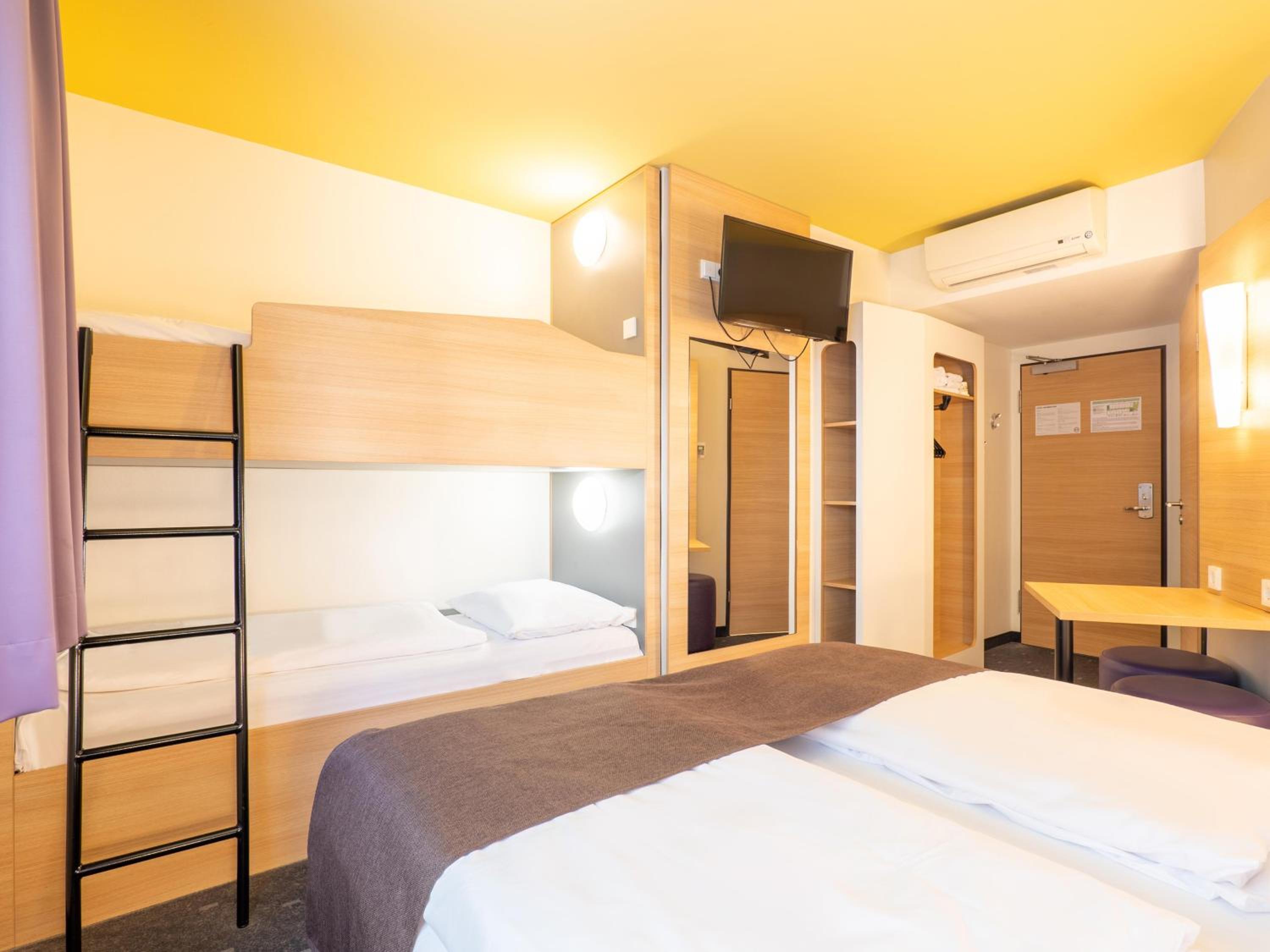 Family Room (2 Adults + 2 Children)