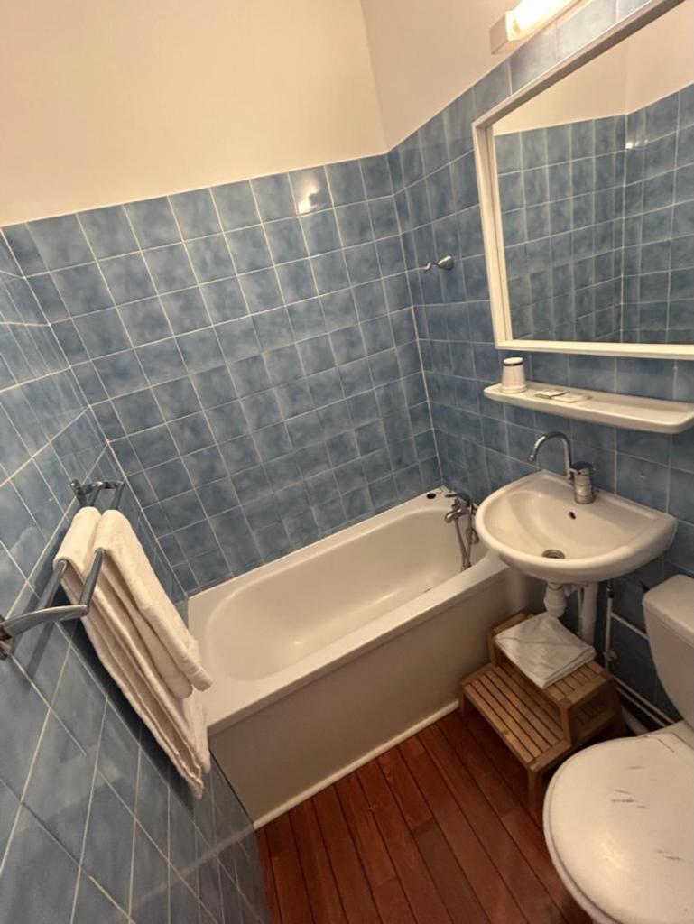 Double Room - Photo 11