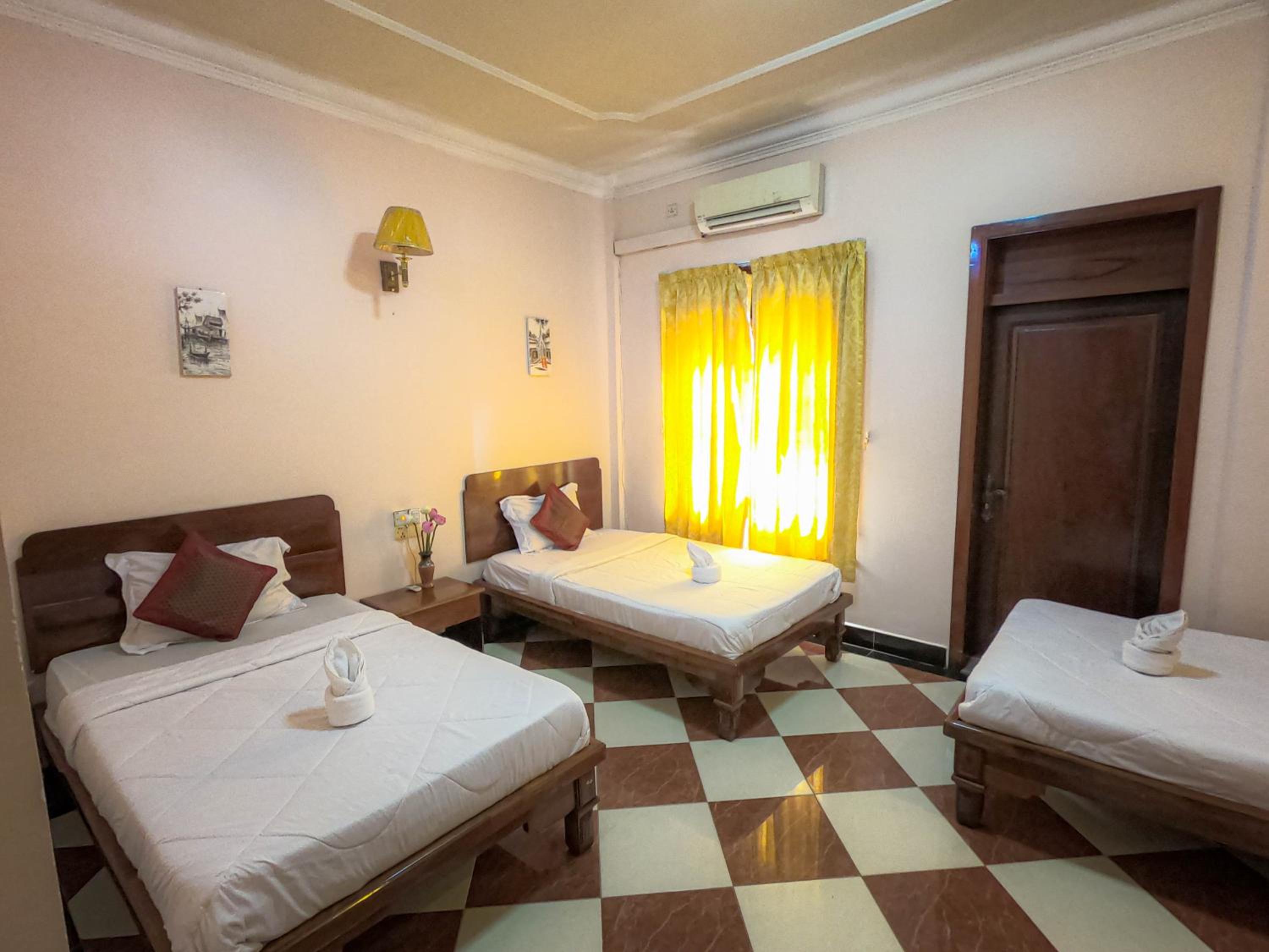 Triple Room with Balcony - Photo 1