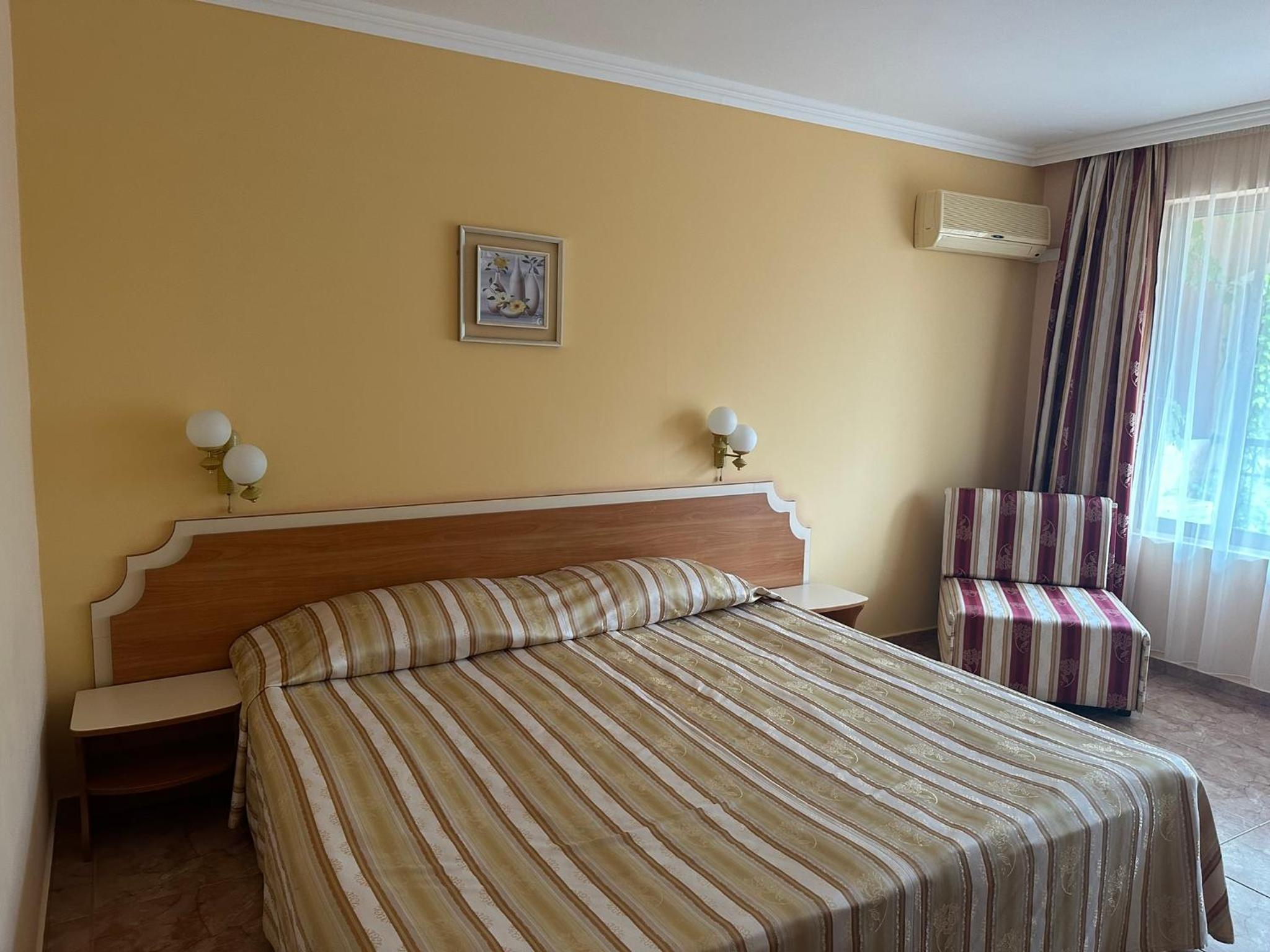 Double or Twin Room with Balcony - Photo 2