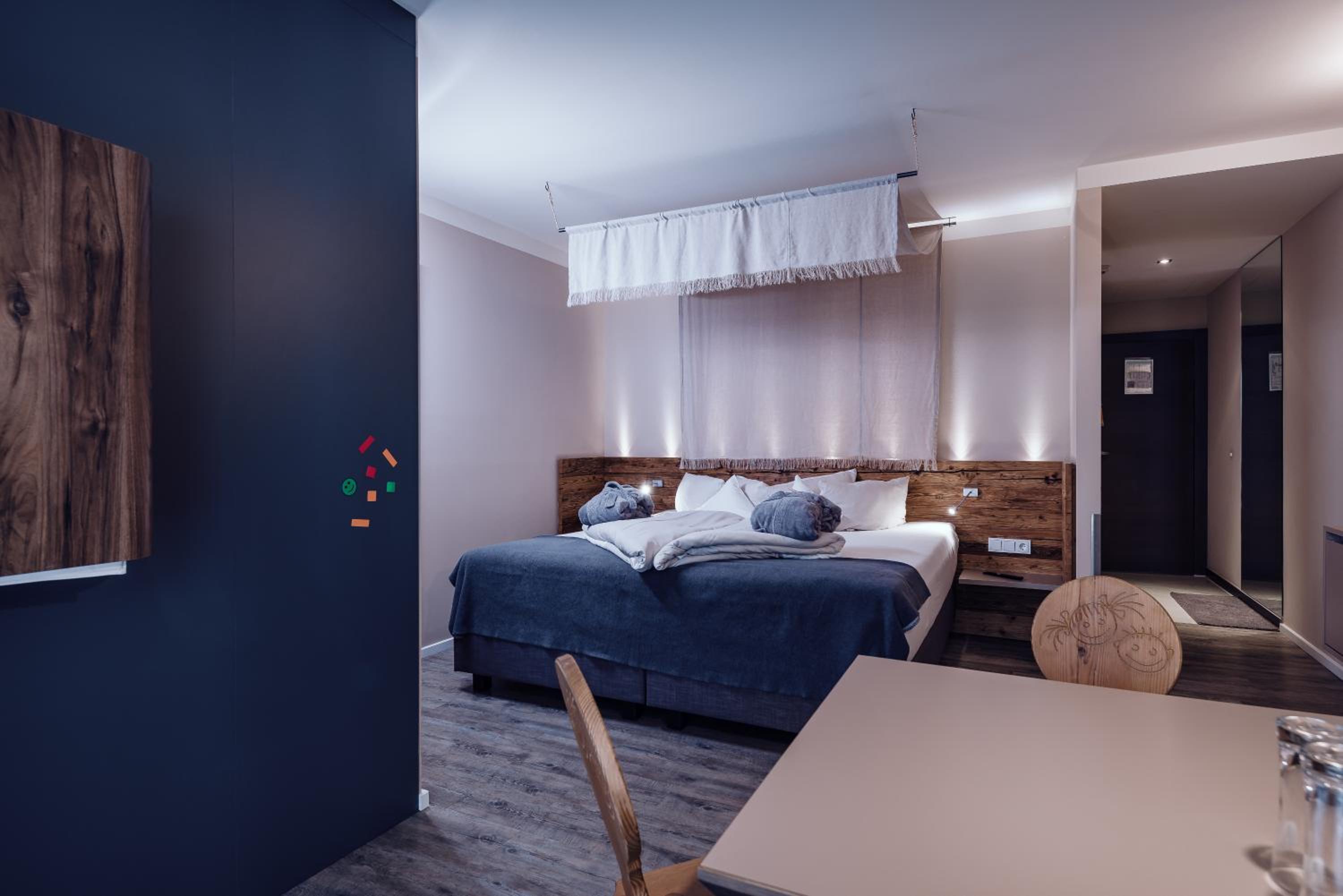Deluxe Family Suite with 2 Bedrooms and Mountain View - Photo 1