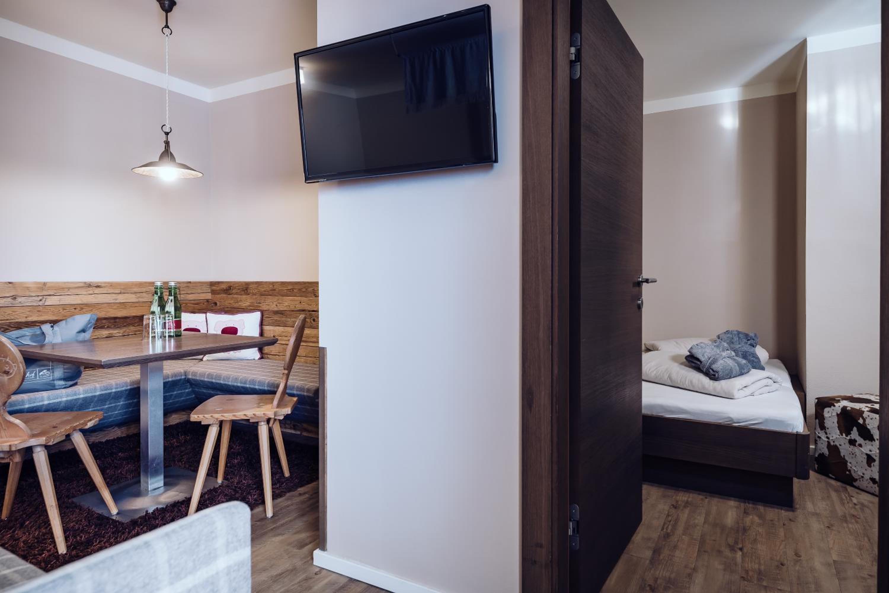 Comfort Family Suite with 2 Bedrooms and Mountain View - Photo 3