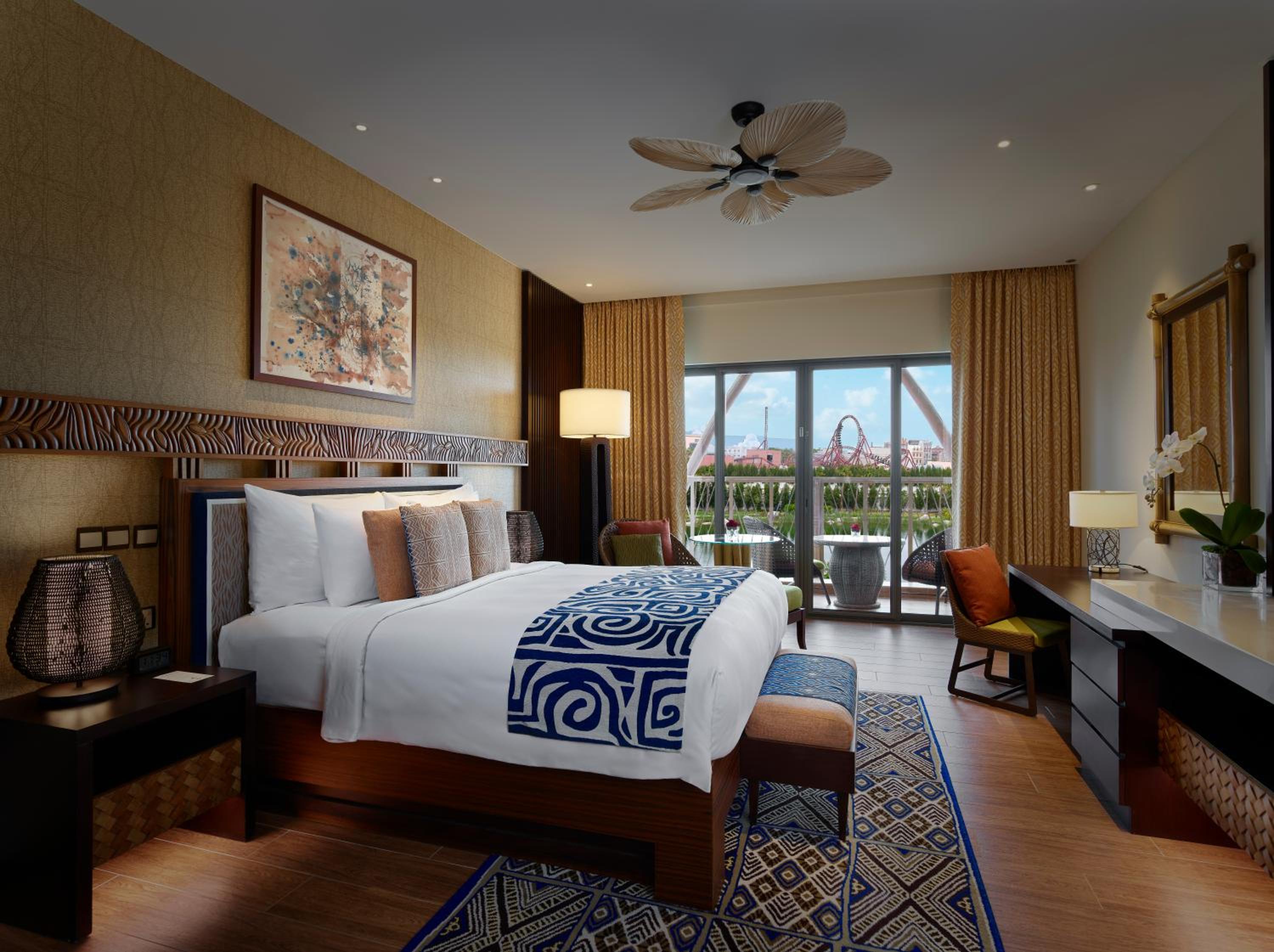 Room with Theme Park Access, Guest room, 1 King, River view (Complimentary Shuttle to JBR Beach, MOE & Dubai Mall) photo 1