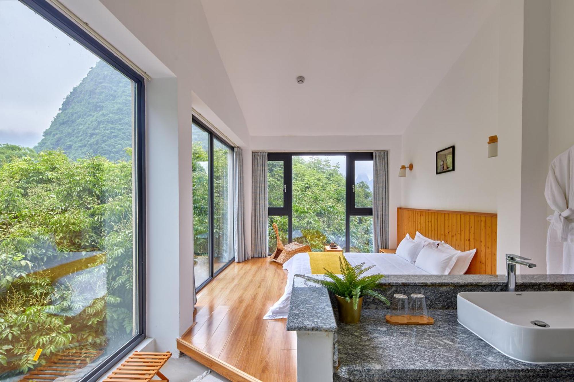 King Room with Mountain View