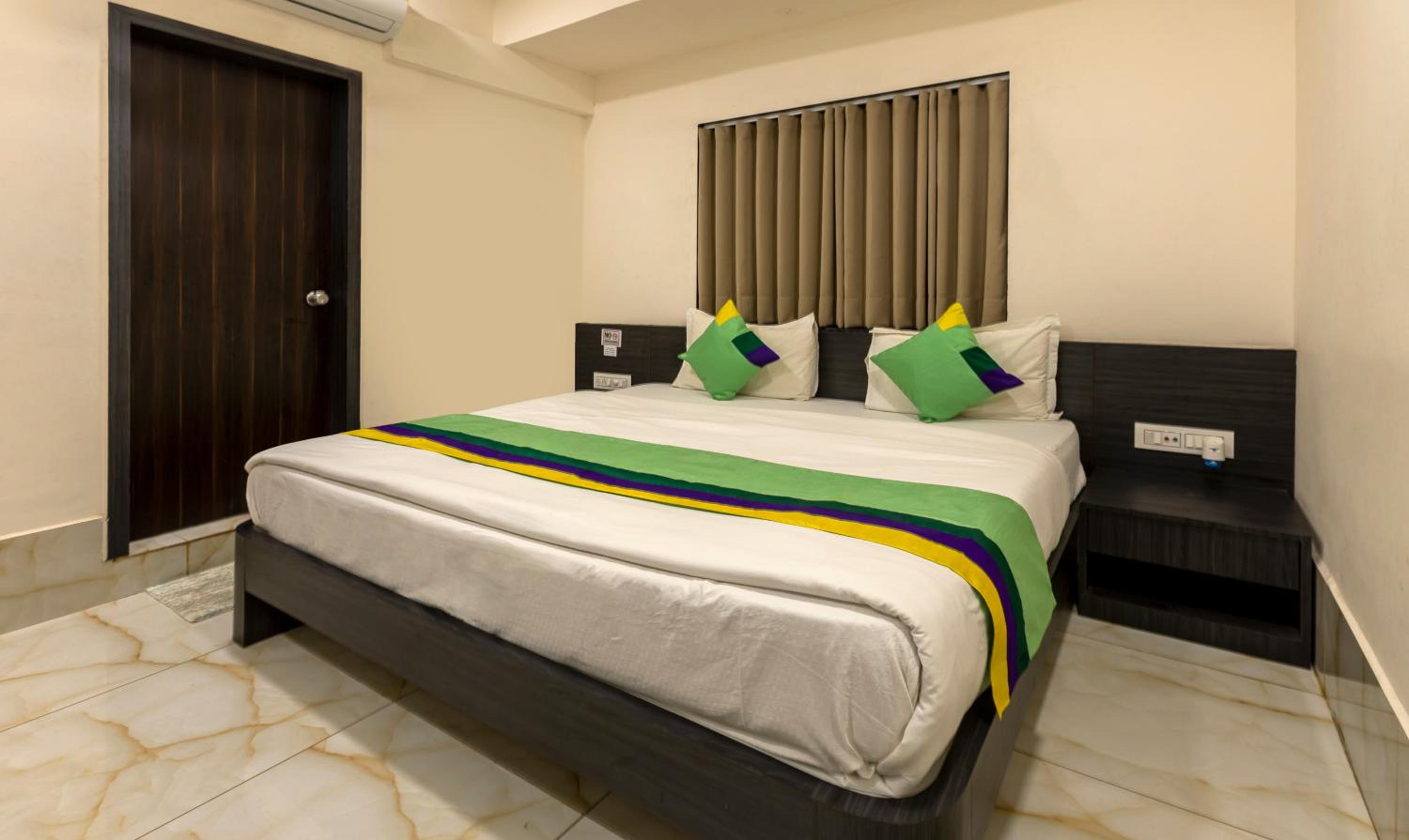 Economy Room