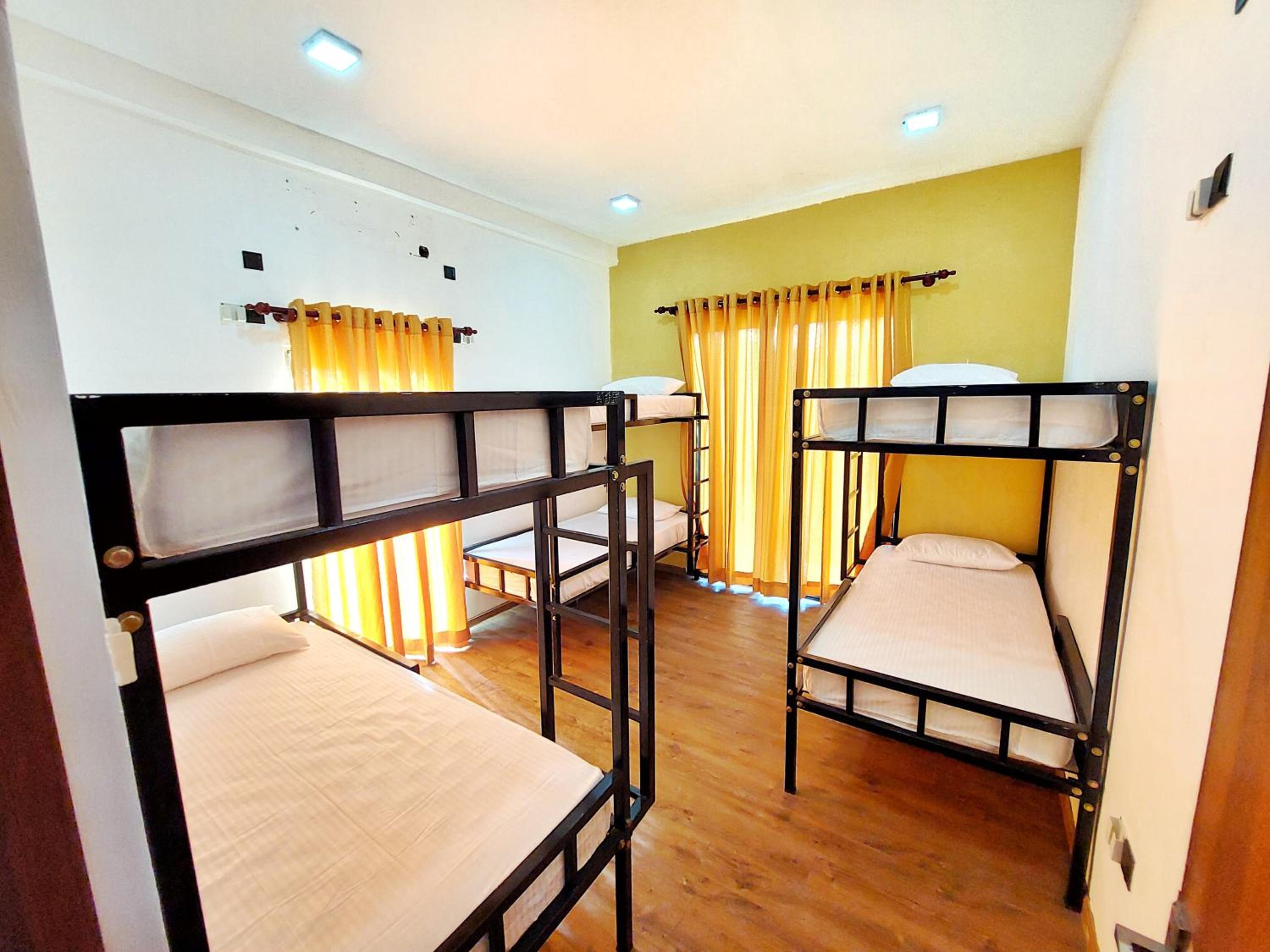 Bed in 6-Bed Dormitory Room photo 3