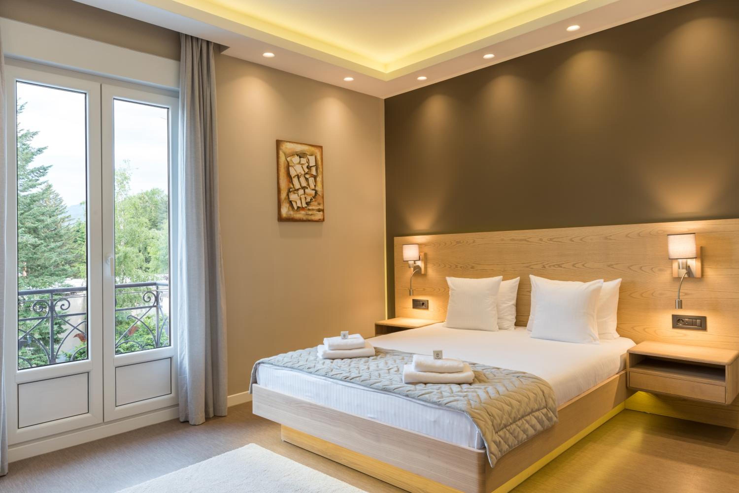 Deluxe Double Room with Balcony photo 2