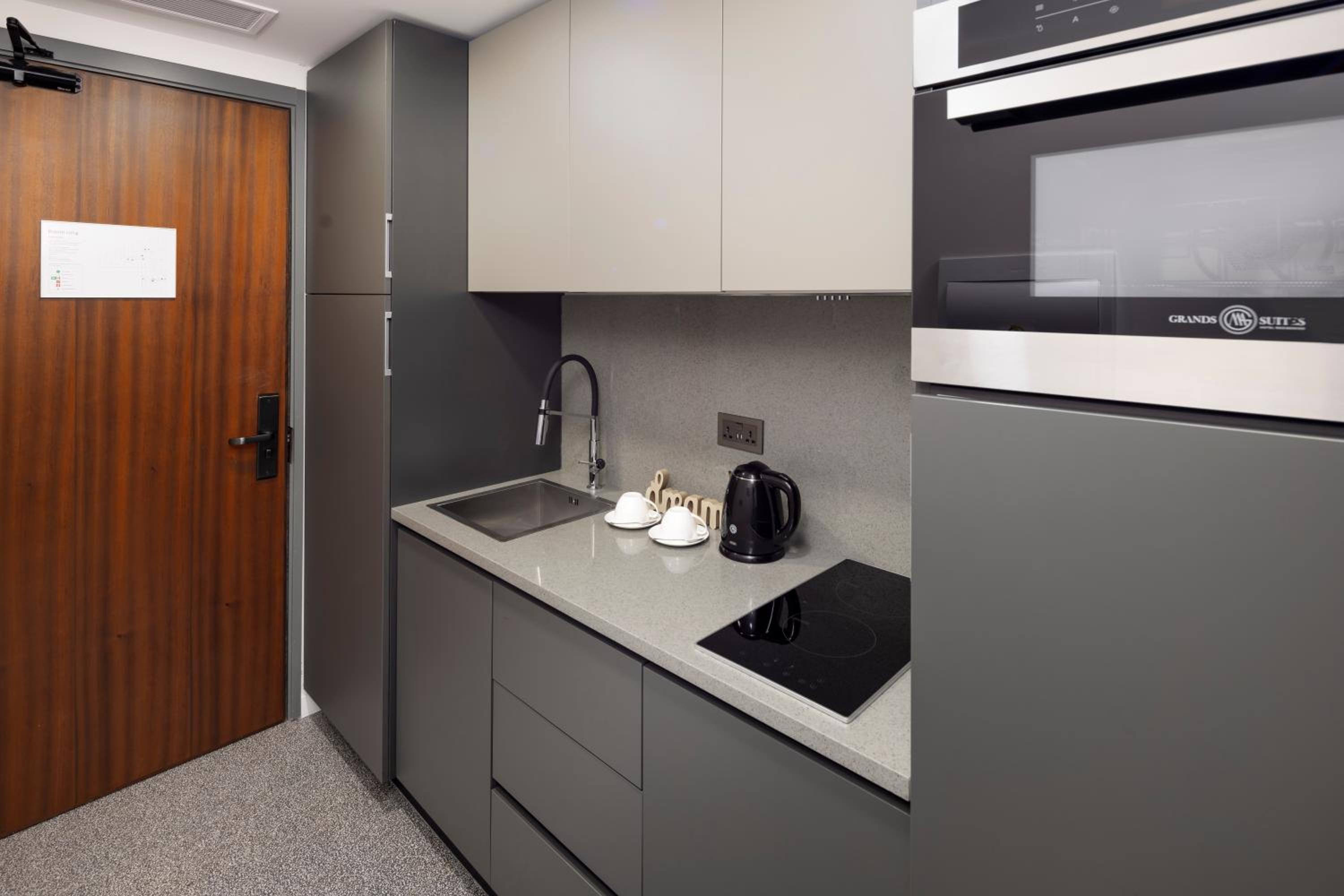 Studio Suite - Photo 3