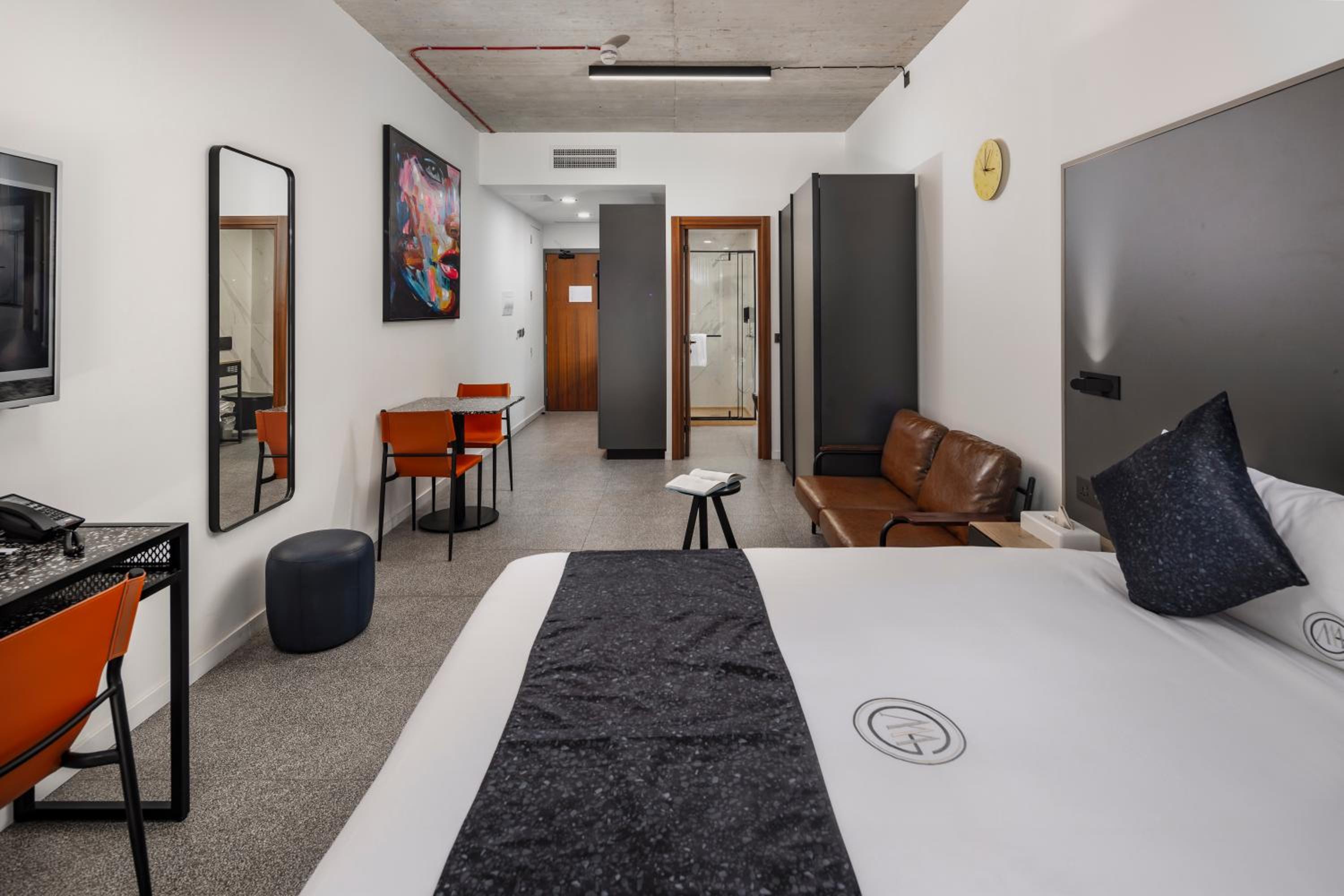 Studio Suite - Photo 2
