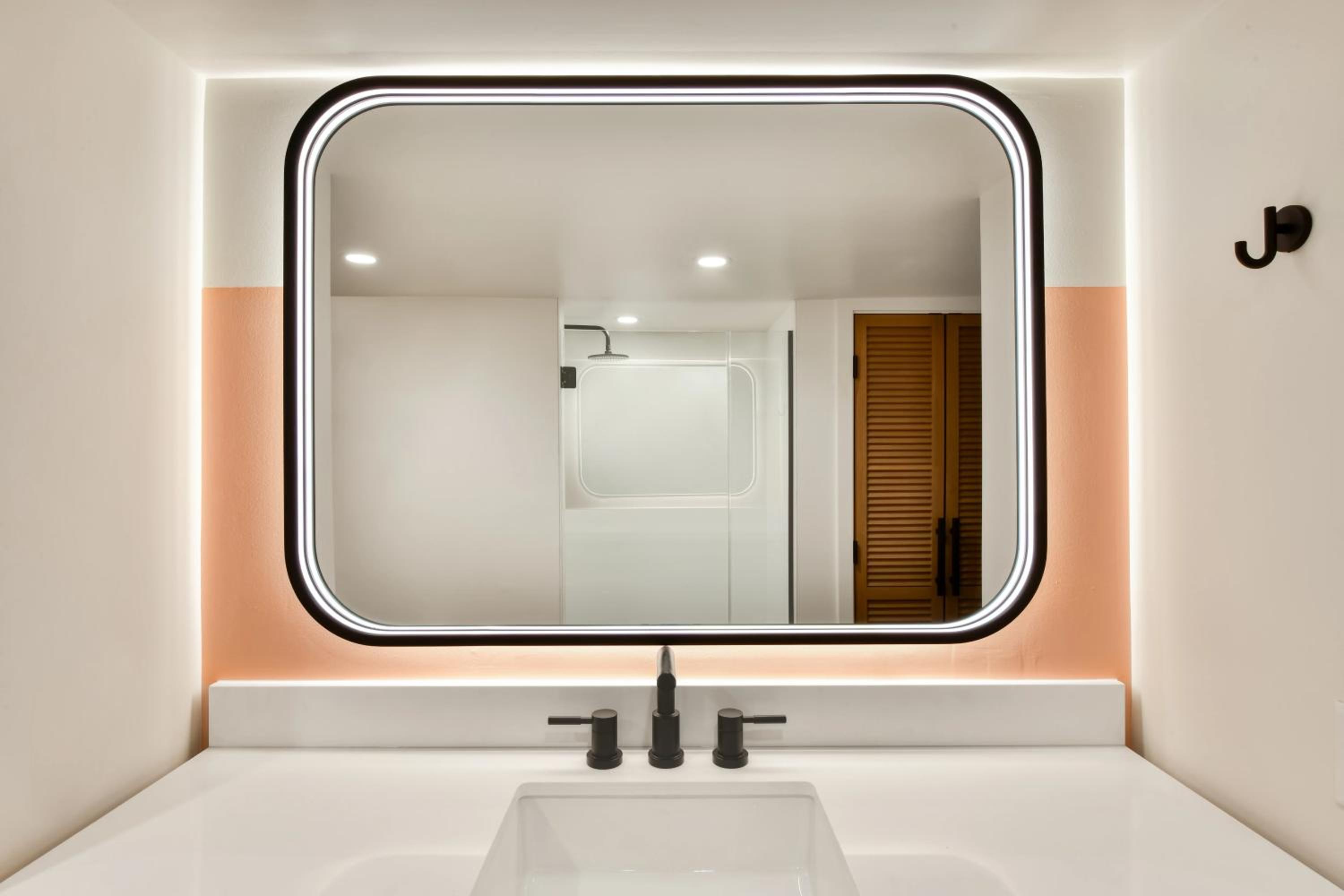 Accessible Partial Ocean View With One King And Roll-In Shower - Photo 5