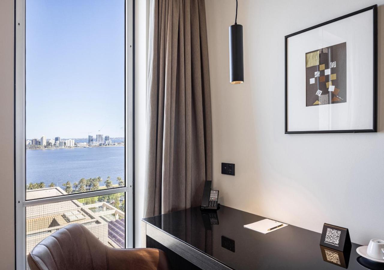 Deluxe Twin Room With River View thumbnail 6