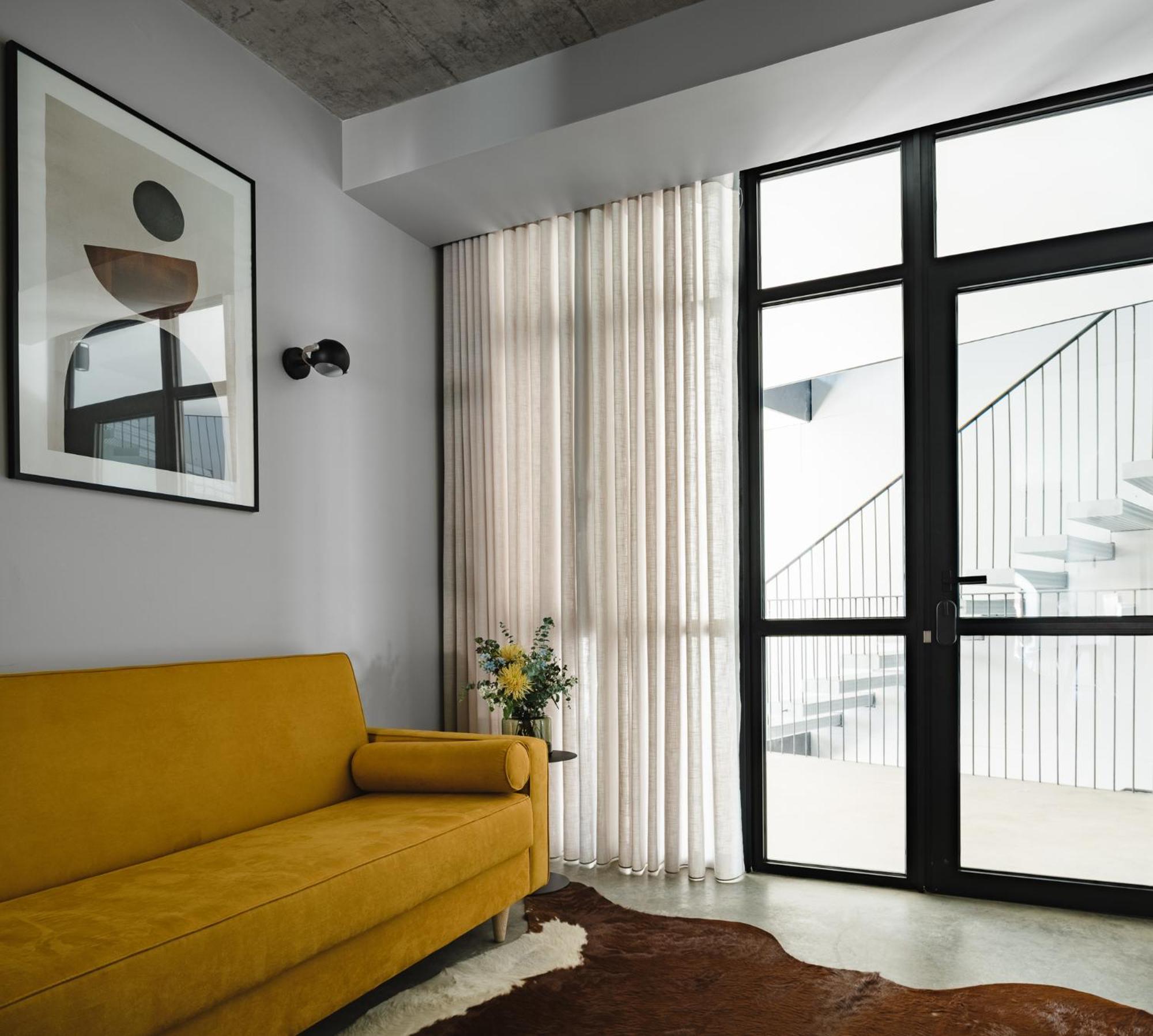 Standard Studio - Photo 10