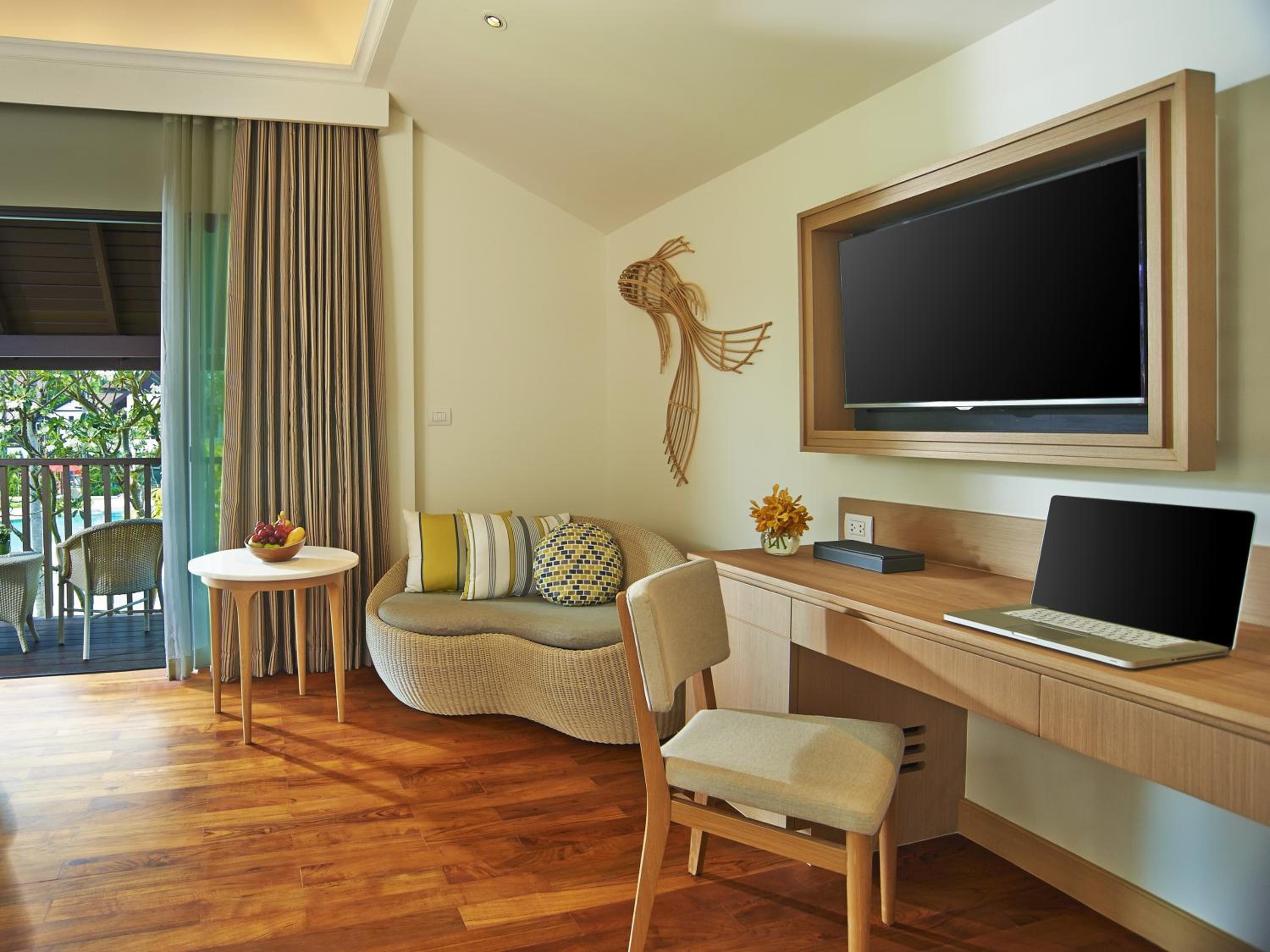Deluxe Twin Room with Pool View - Thai Village Wing photo 3