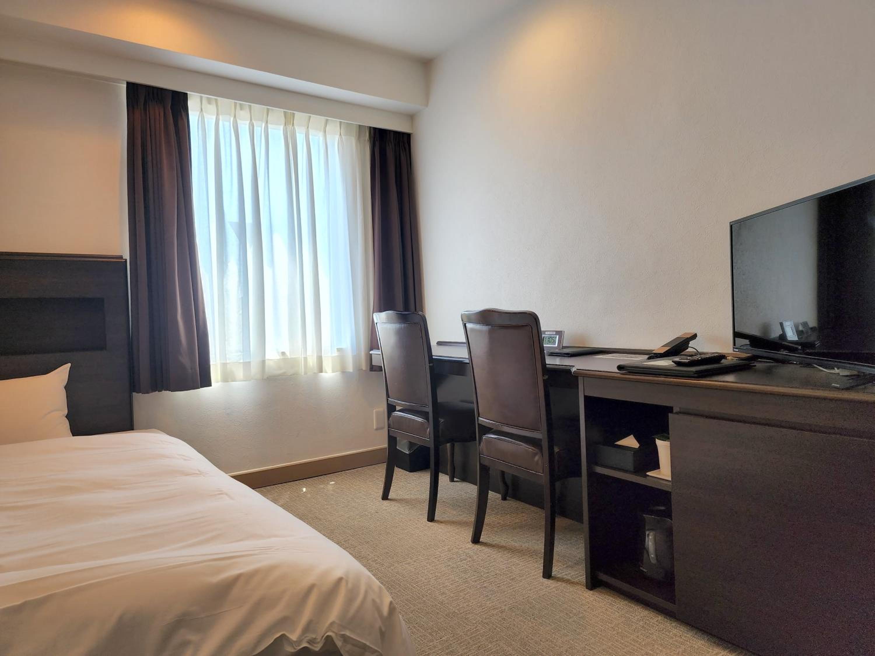 Twin Room - Non-Smoking - Photo 3